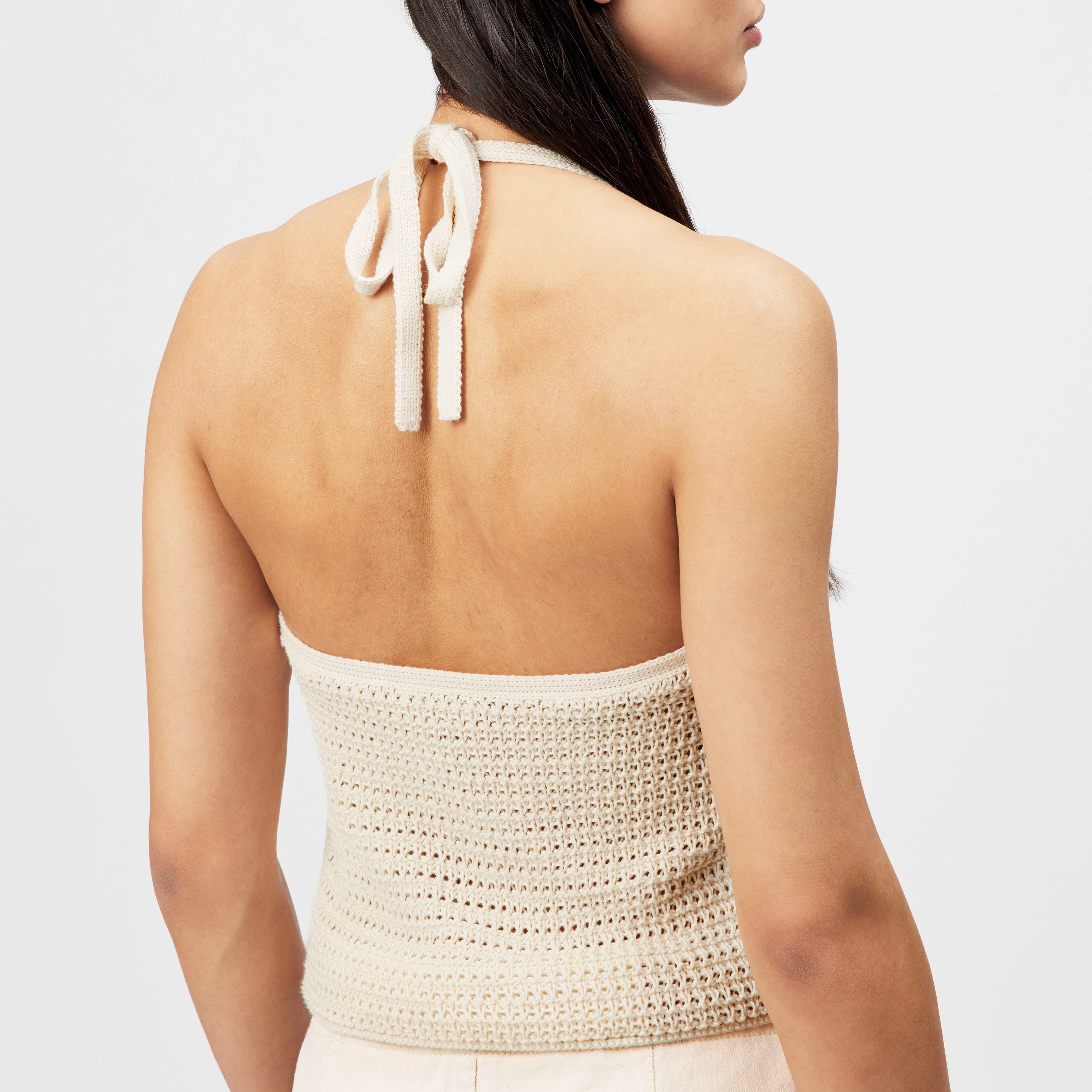 AKWY - Halter top in pure cotton - women - off white - Detailansicht am Model