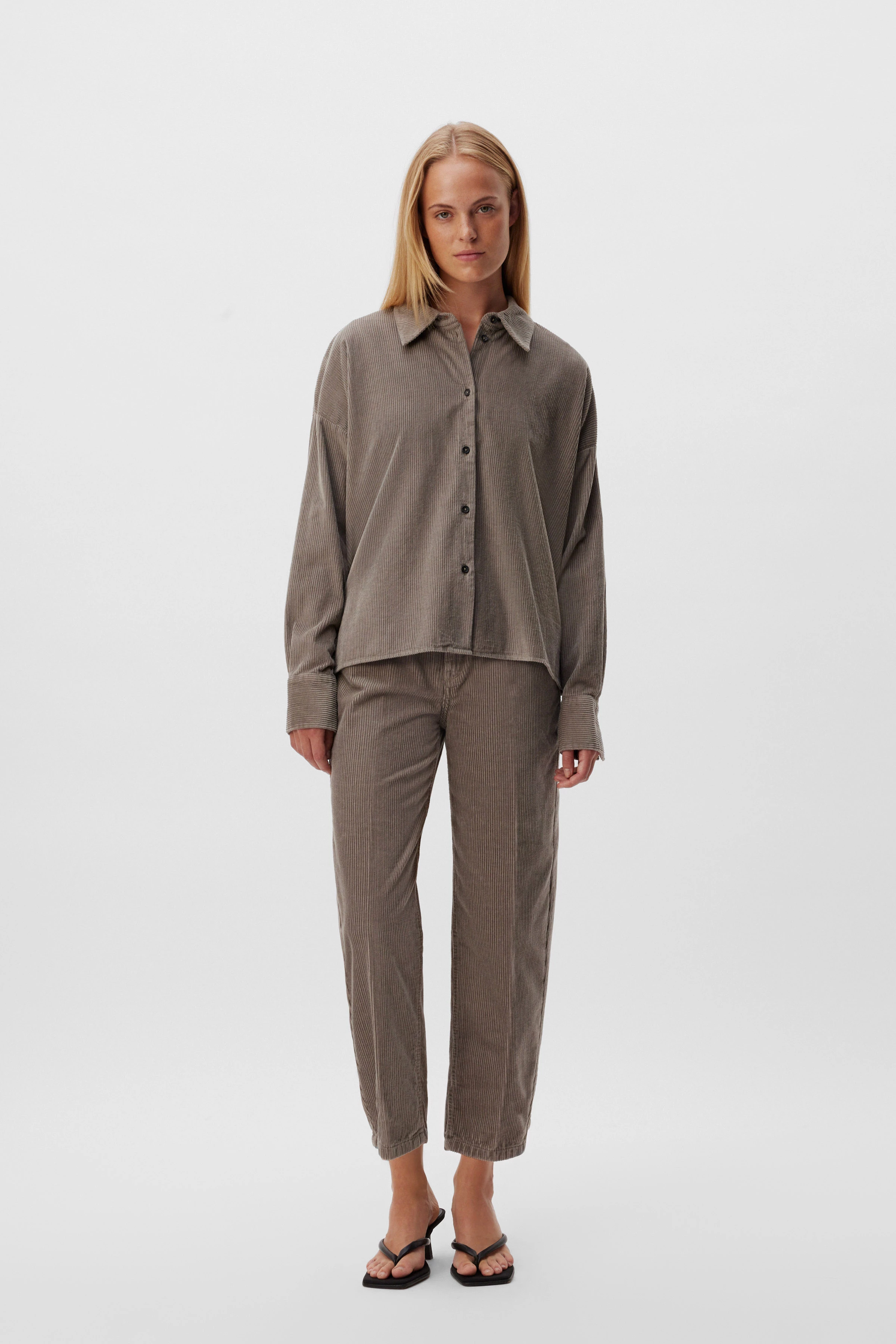 CLOELIA - shirt blouse in soft corduroy - women - brown - Ganzkörper-Frontansicht