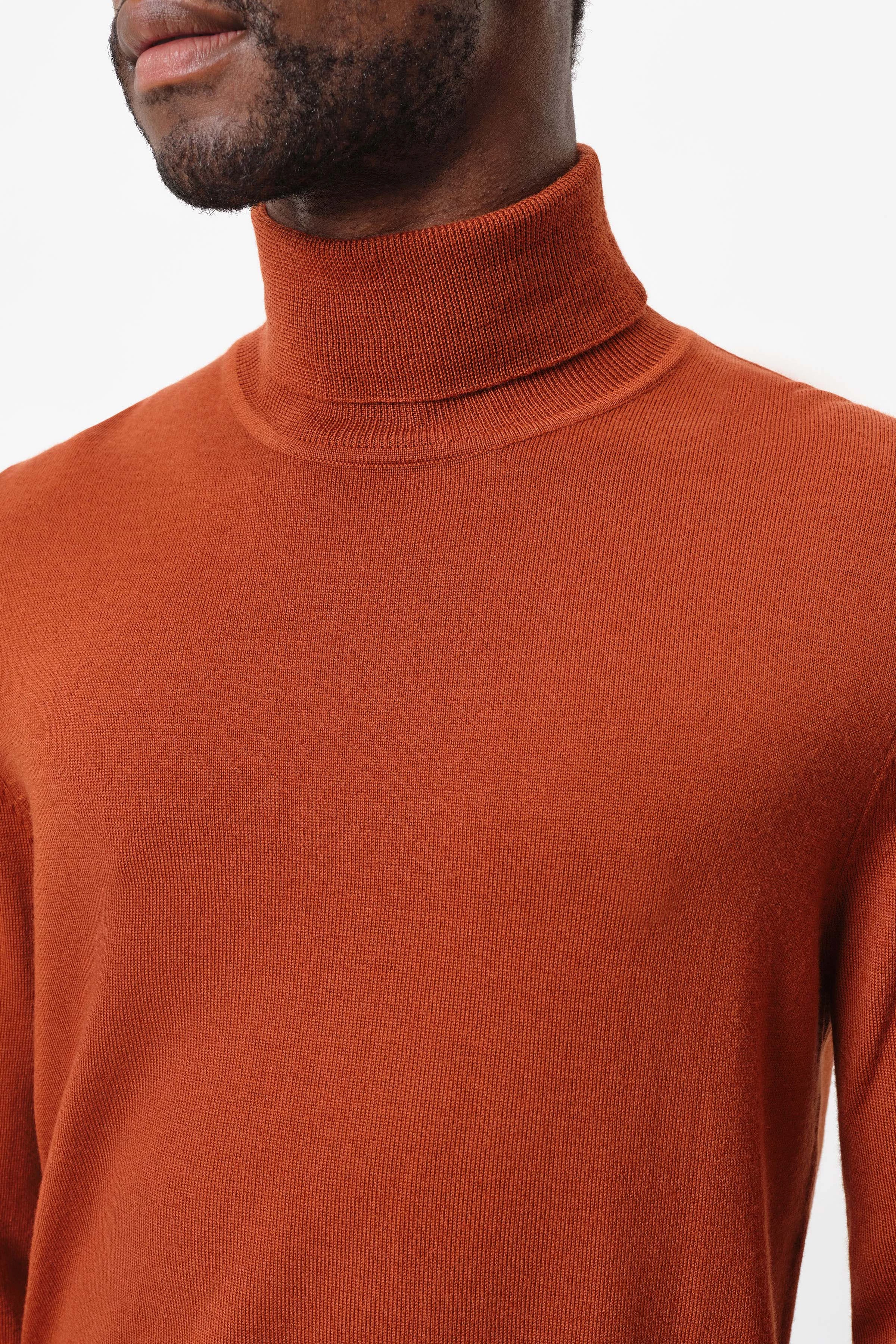 JOEY - merino wool turtleneck jumper - men - orange - Seitenansicht
