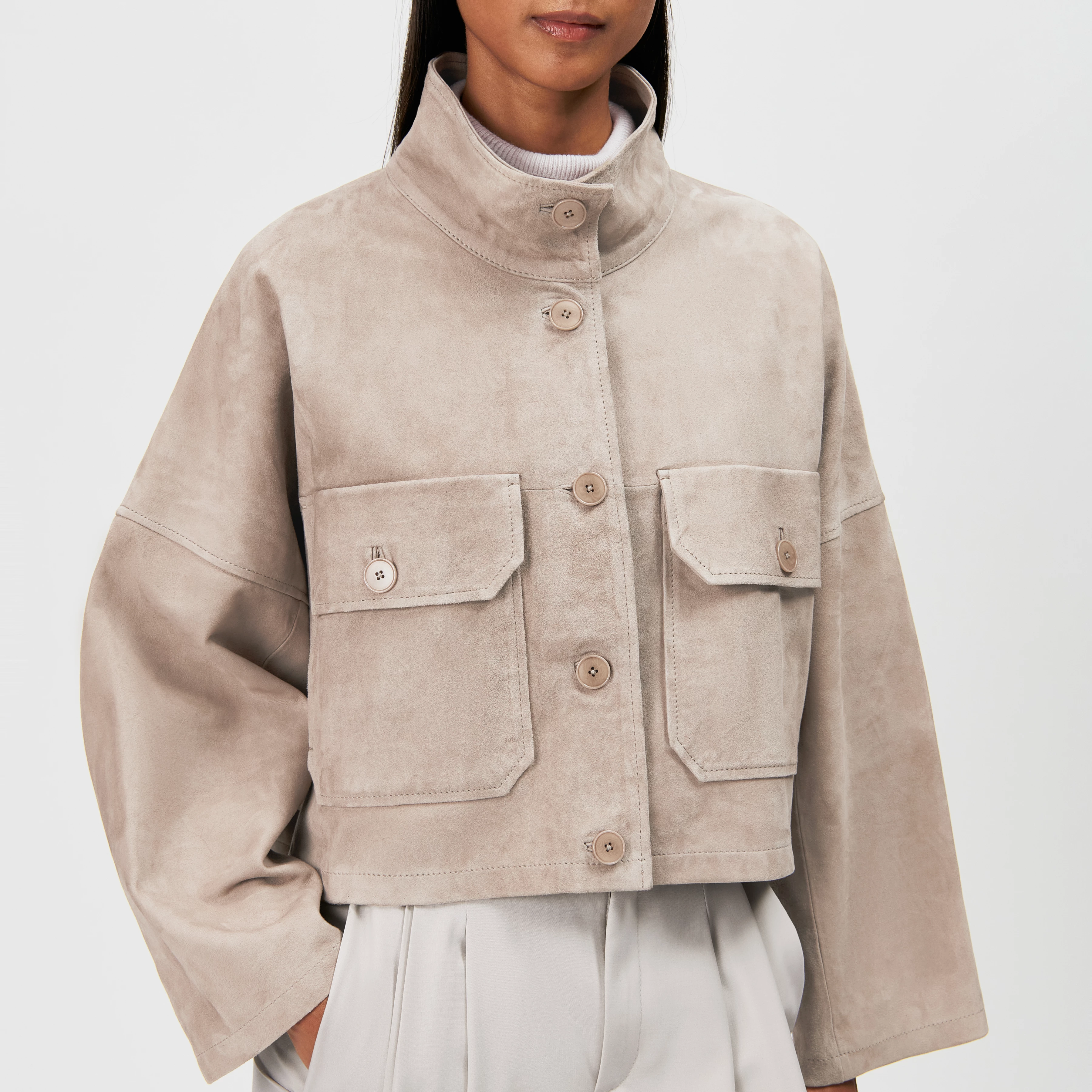 ARKLOW - Short leather jacket with stand-up collar - women - beige - Detailansicht am Model