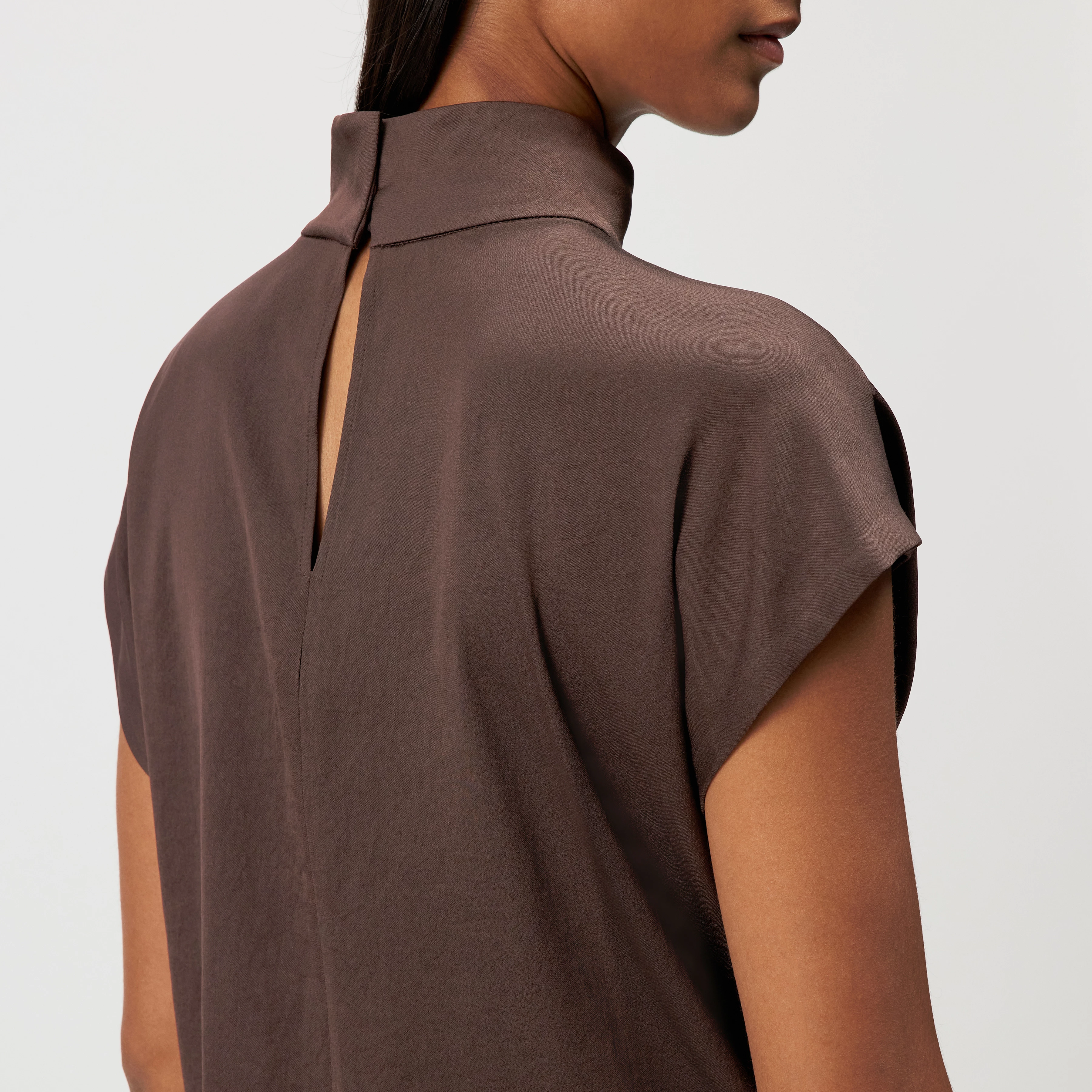 ALARIA_1 - Shirt blouse with stand-up collar in satin - women - brown - Detailansicht am Model