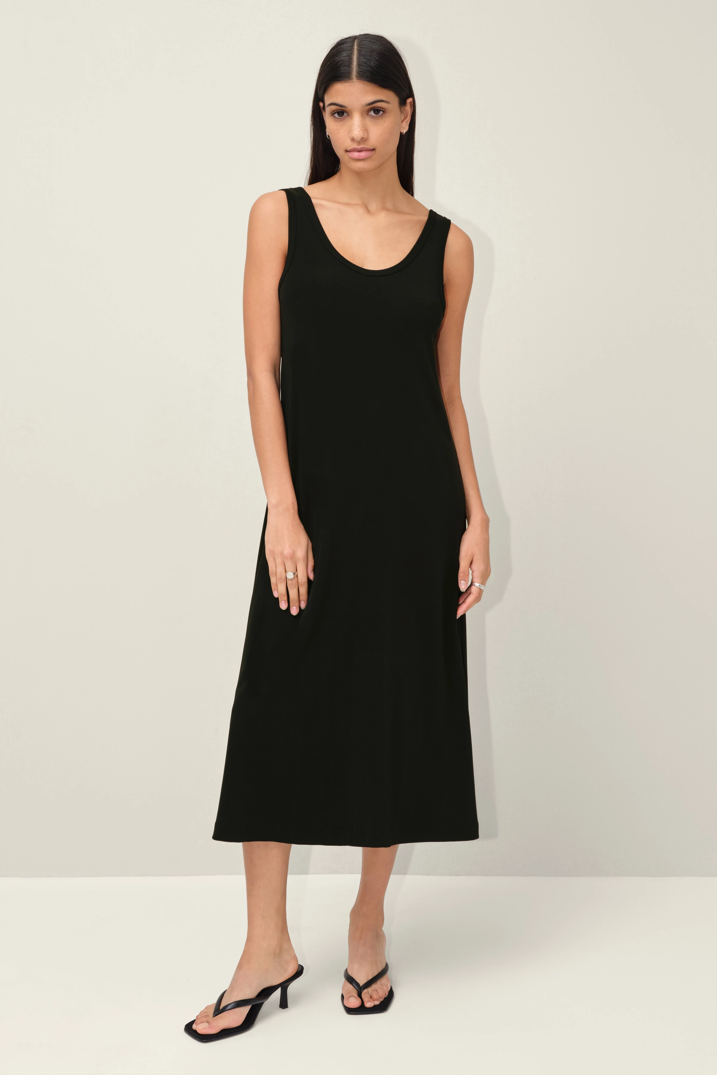 RESIMA - mouwloze jersey jurk in acetaat rib - dames - zwart - Ganzkörper-Frontansicht