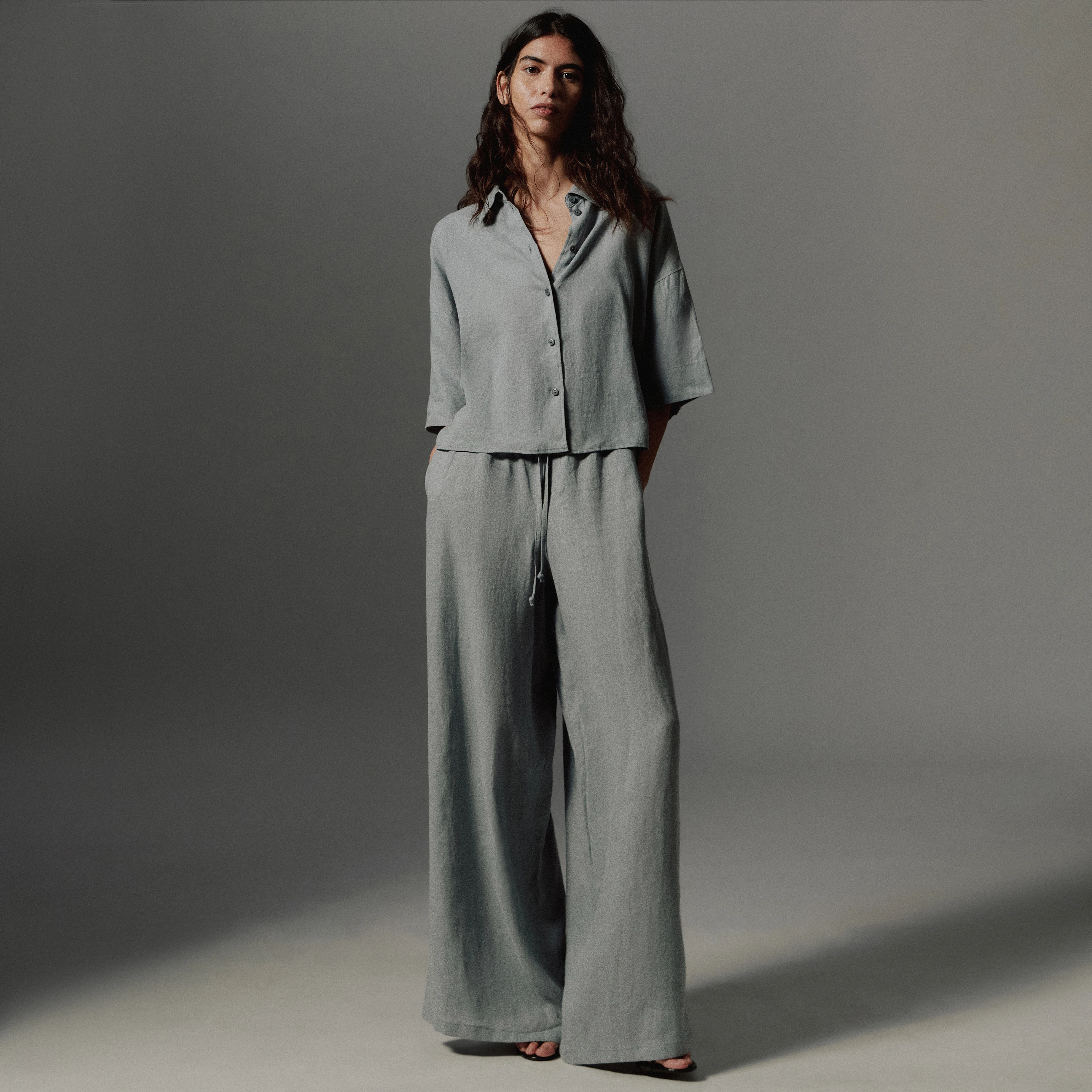 DWINDLE - Pure linen paperbag trousers. - women - blue