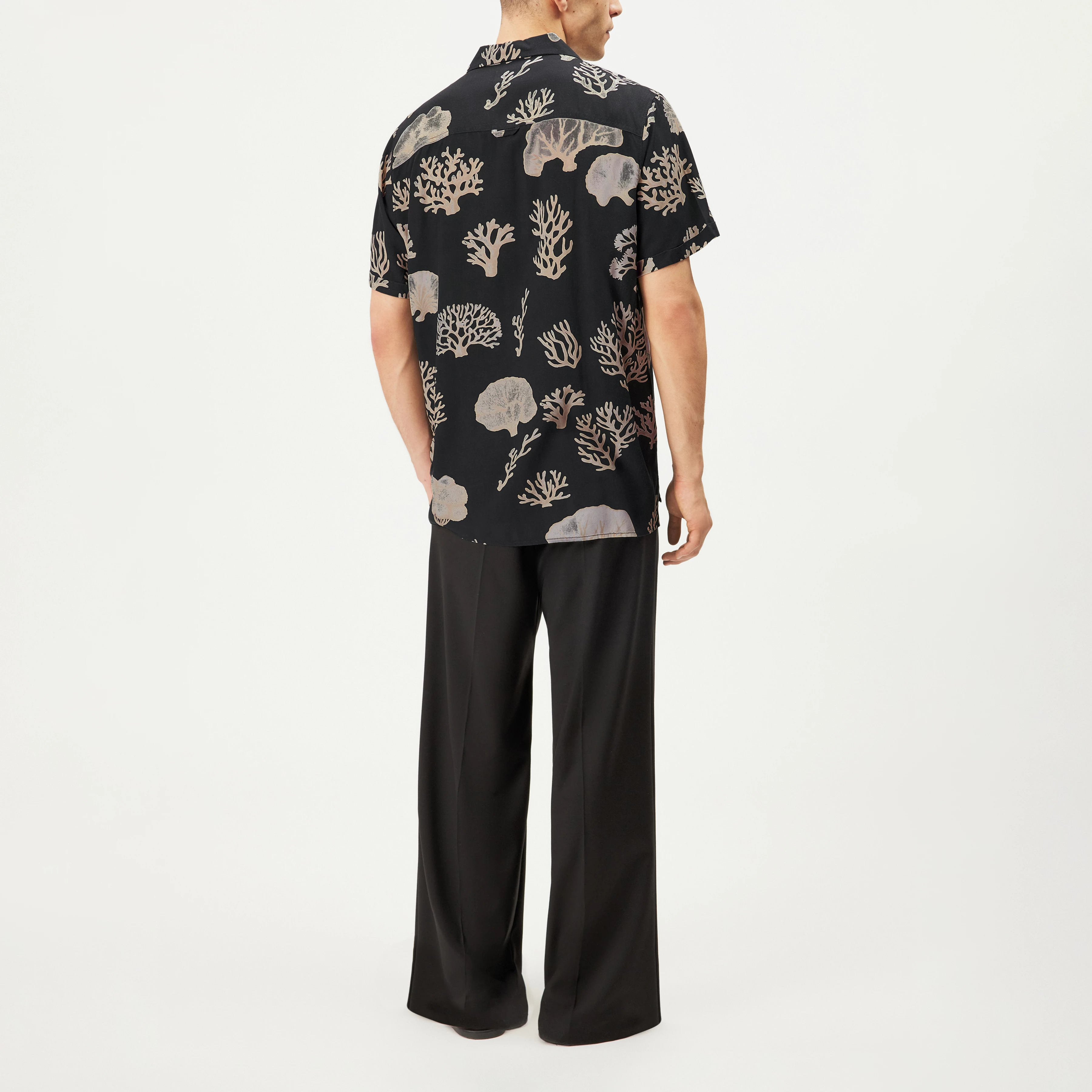 BIJAN_2 - Casual short-sleeve shirt with coral print - men - black - Rückansicht