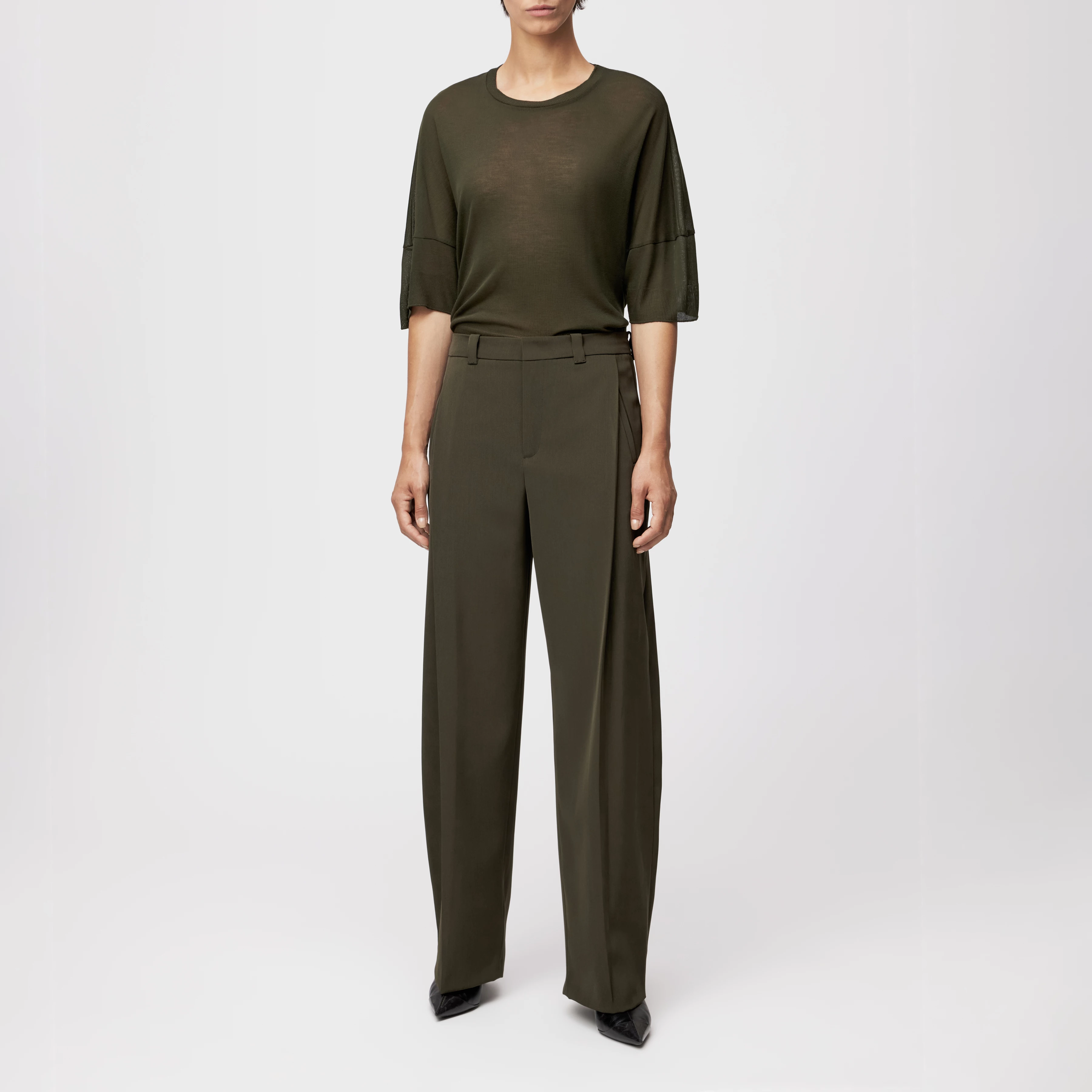 UNPACK - Hose in Techno-Twill - Damen - grün - Ganzkörper-Frontansicht
