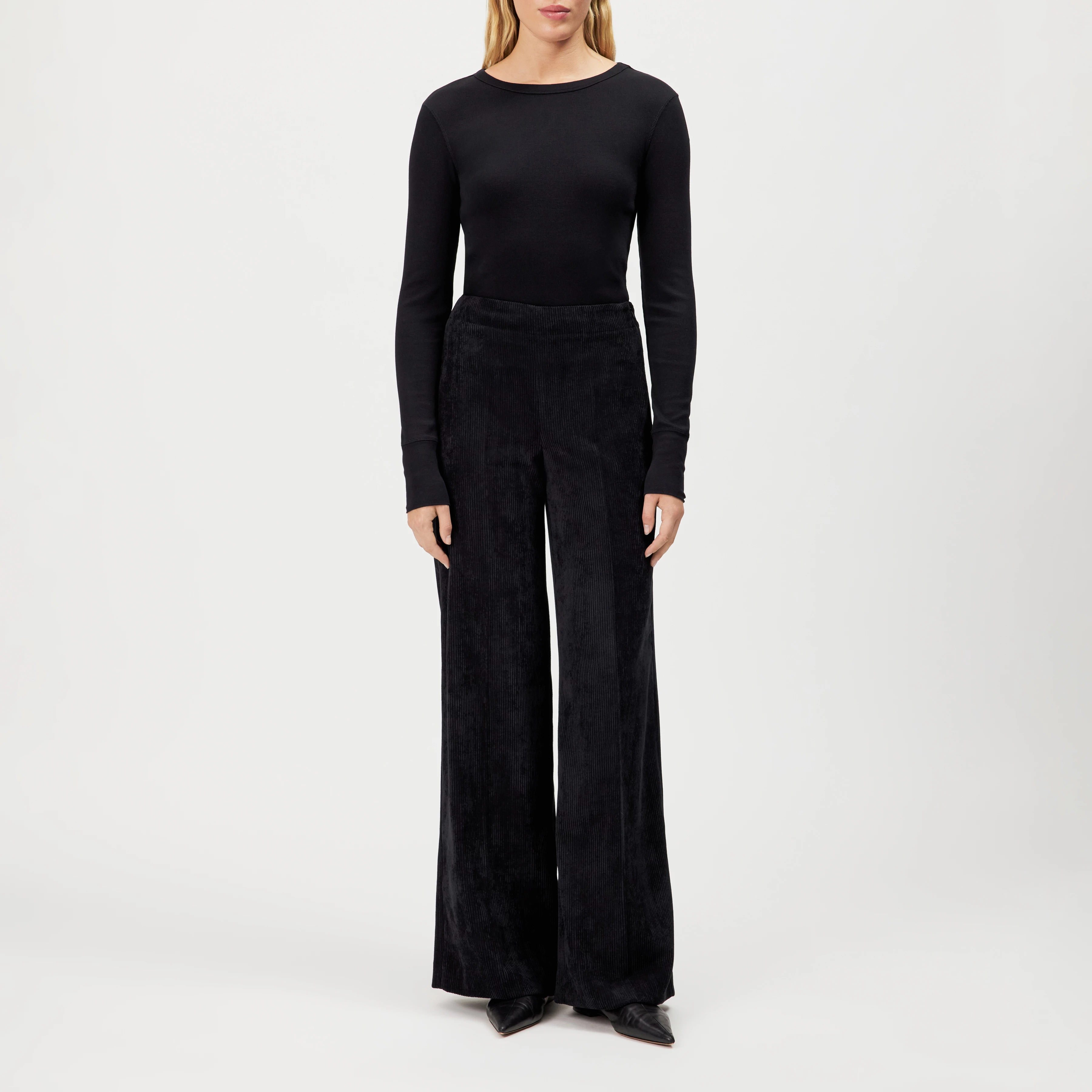 BEFORE - Marlene trousers in corduroy - women - black - Ganzkörper-Frontansicht