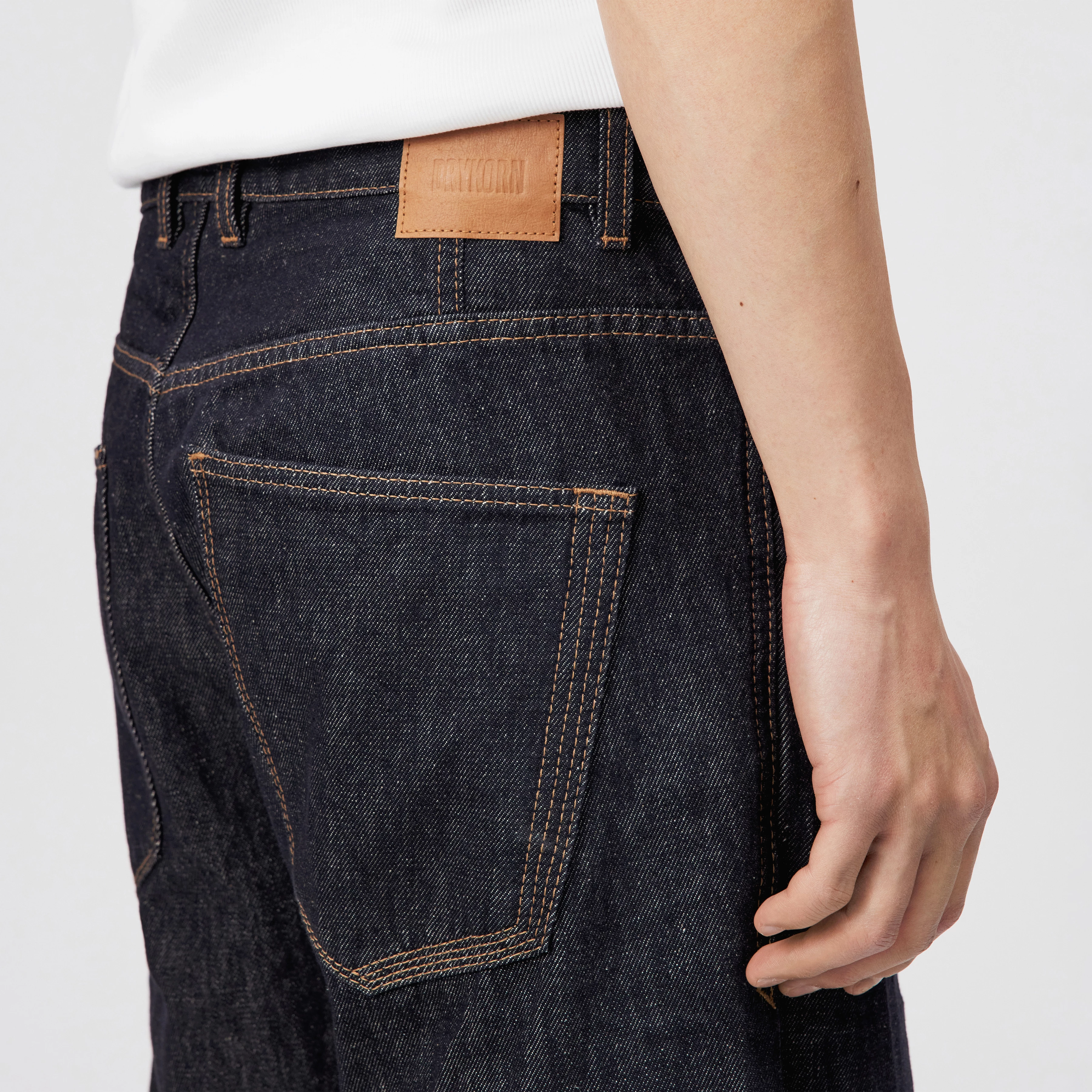 HIGHT_2 - Afslappede jeans - men - blå - Detailansicht am Model