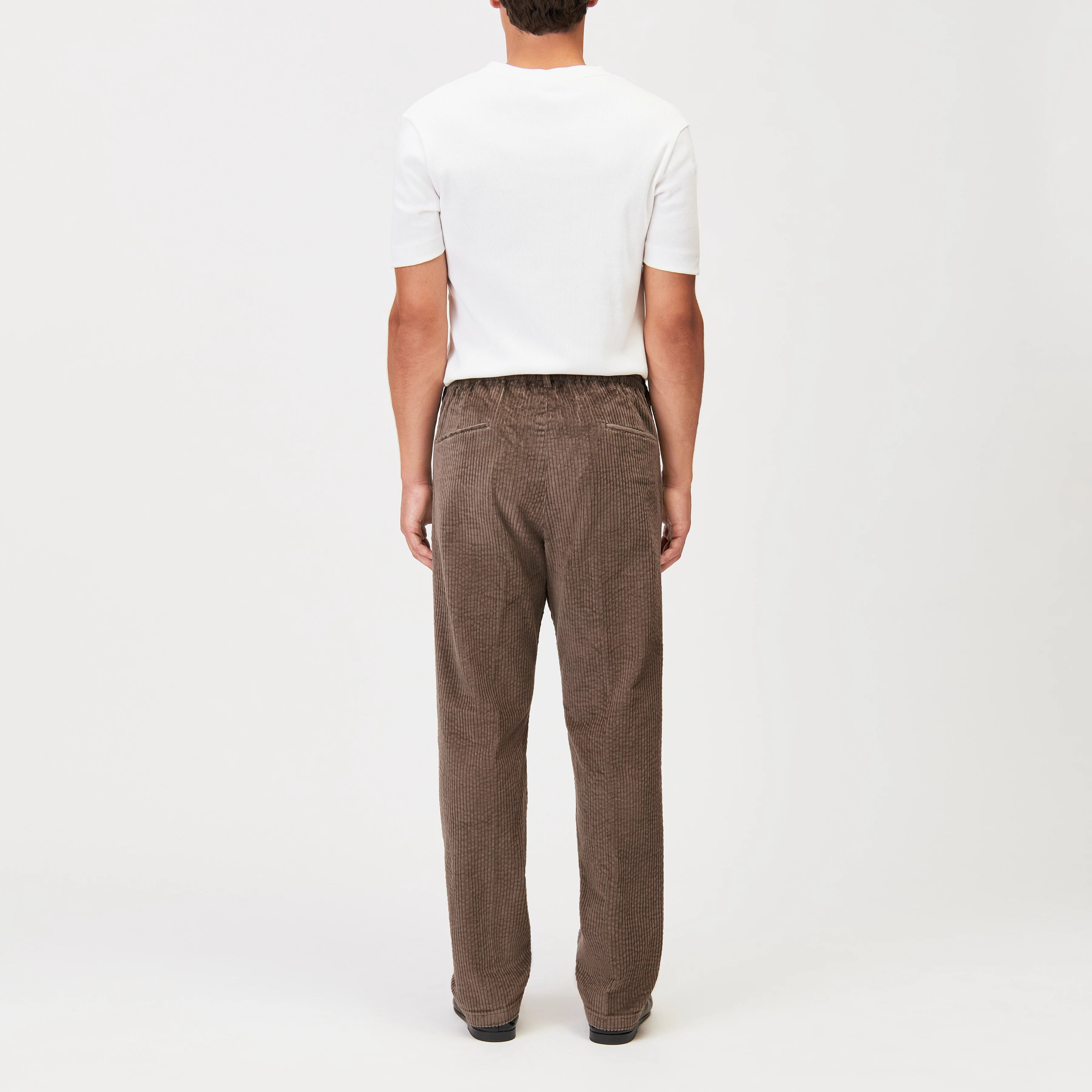 CHASY_RGLR - Casual Hose mit Bundfalte in Jumbo Cord - Herren - braun - Rückansicht