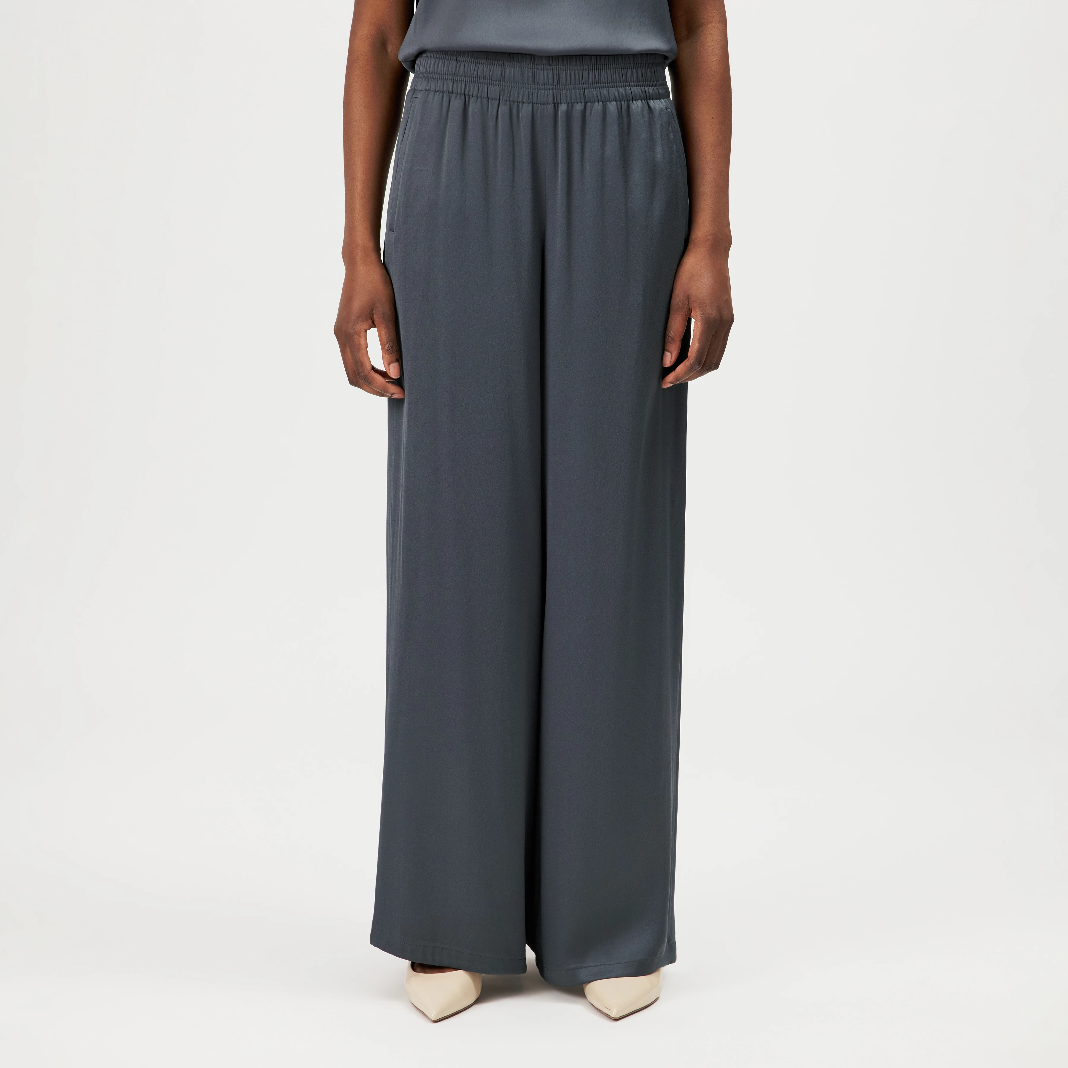 CEILING - Pantalon large en satin fluide - women - gris - Frontansicht