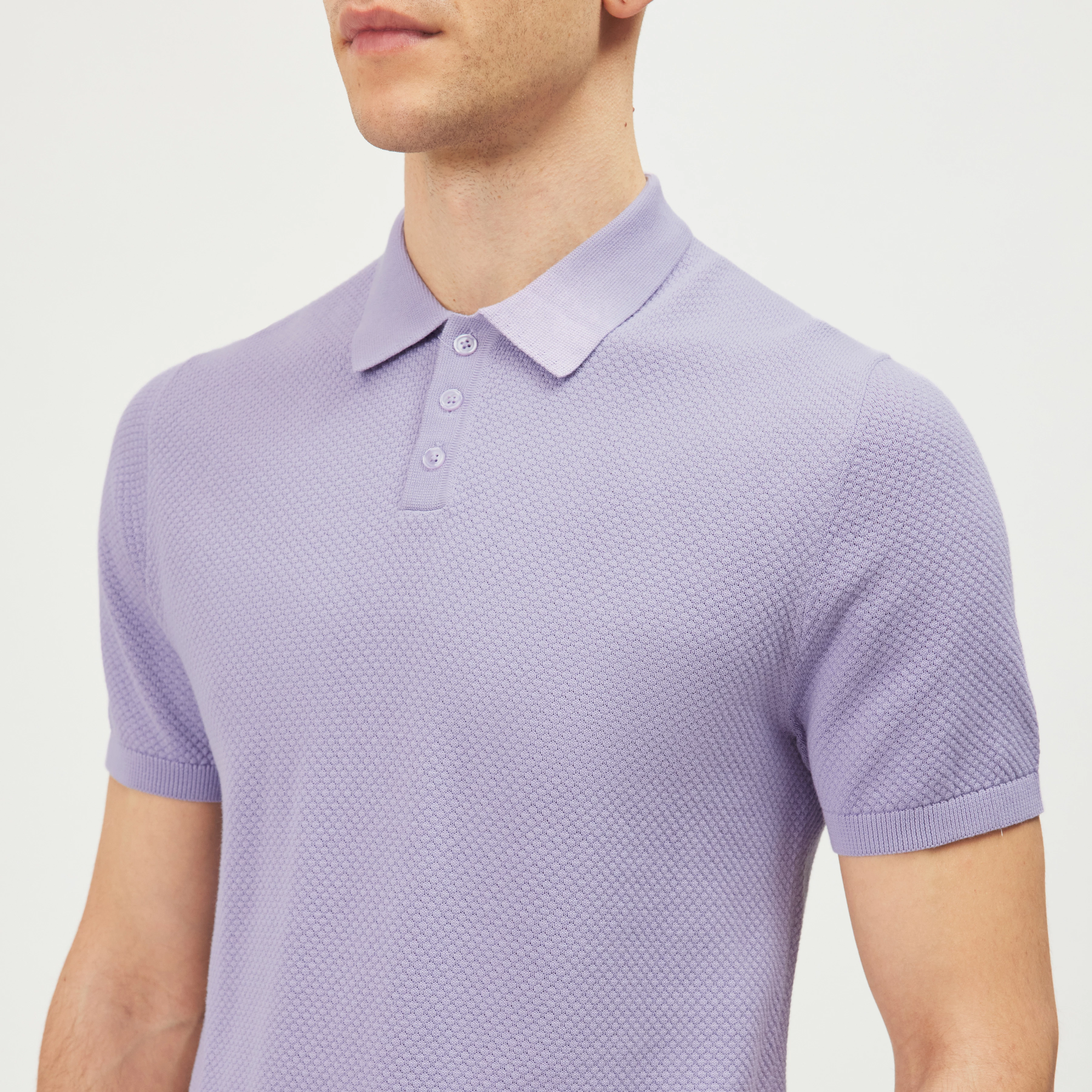 TRITON - Polo en coton - men - violet - Detailansicht am Model