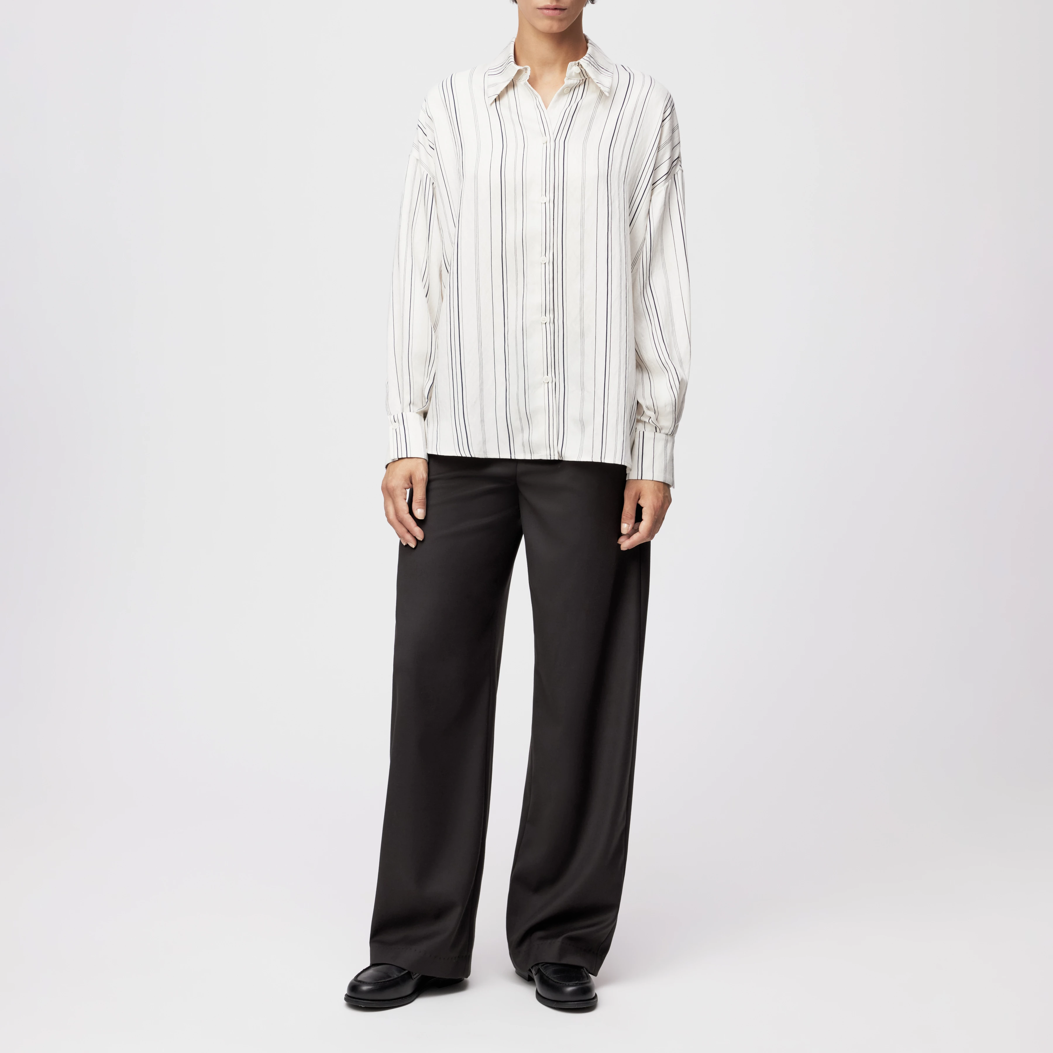 LYNDARA - Casual shirt blouse in viscose blend - women - off white - Ganzkörper-Frontansicht