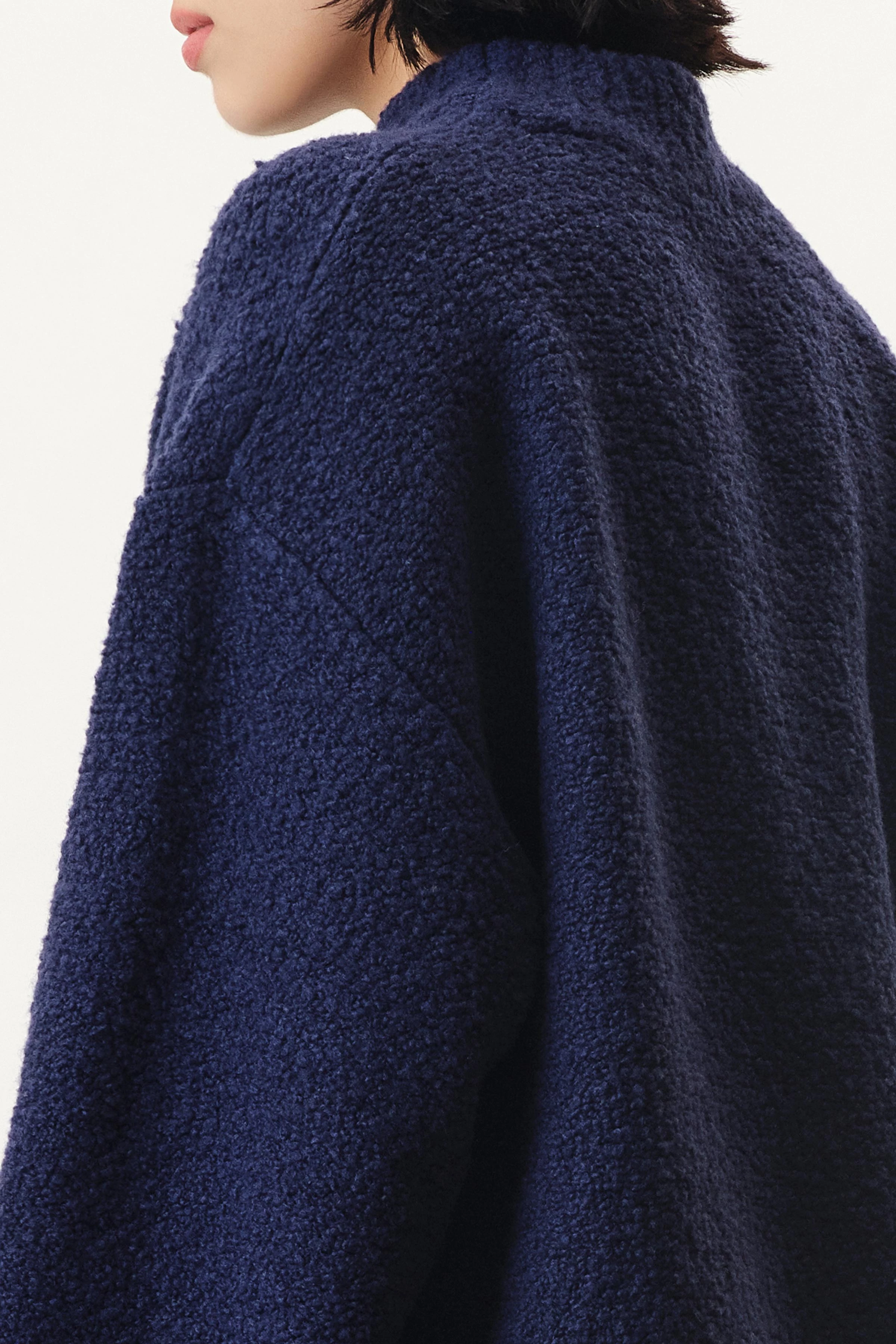 RAMEA - Round-neck jumper in soft wool bouclé yarn - women - blue - Detailansicht am Model