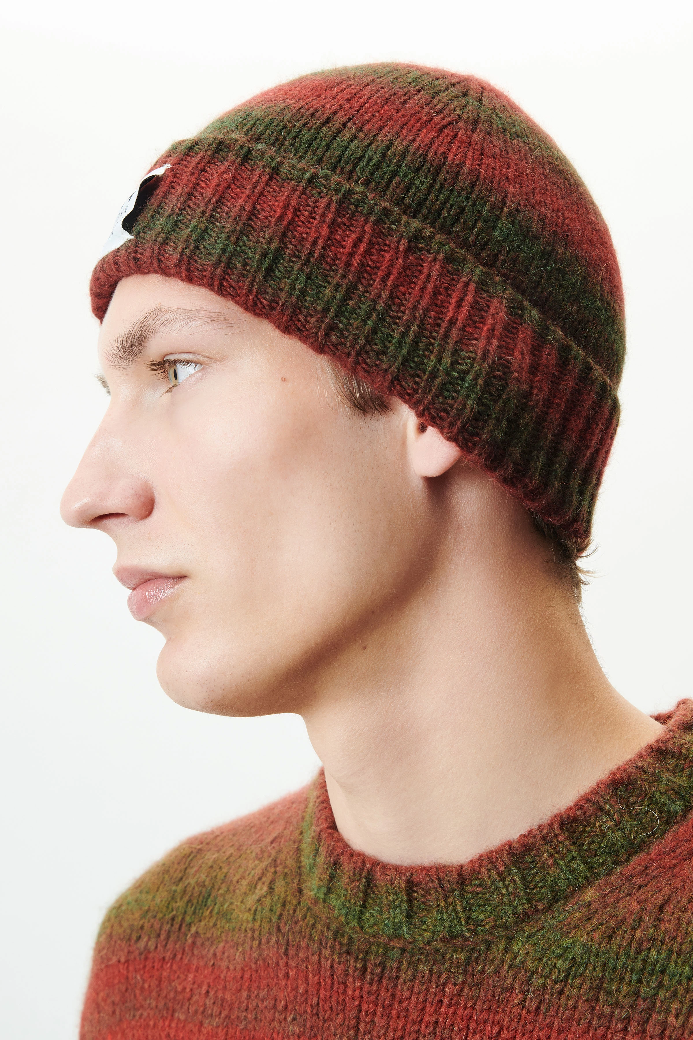 LOAH - Beanie in Alpaka-Mix - Unisex - rot - Ganzkörper-Frontansicht
