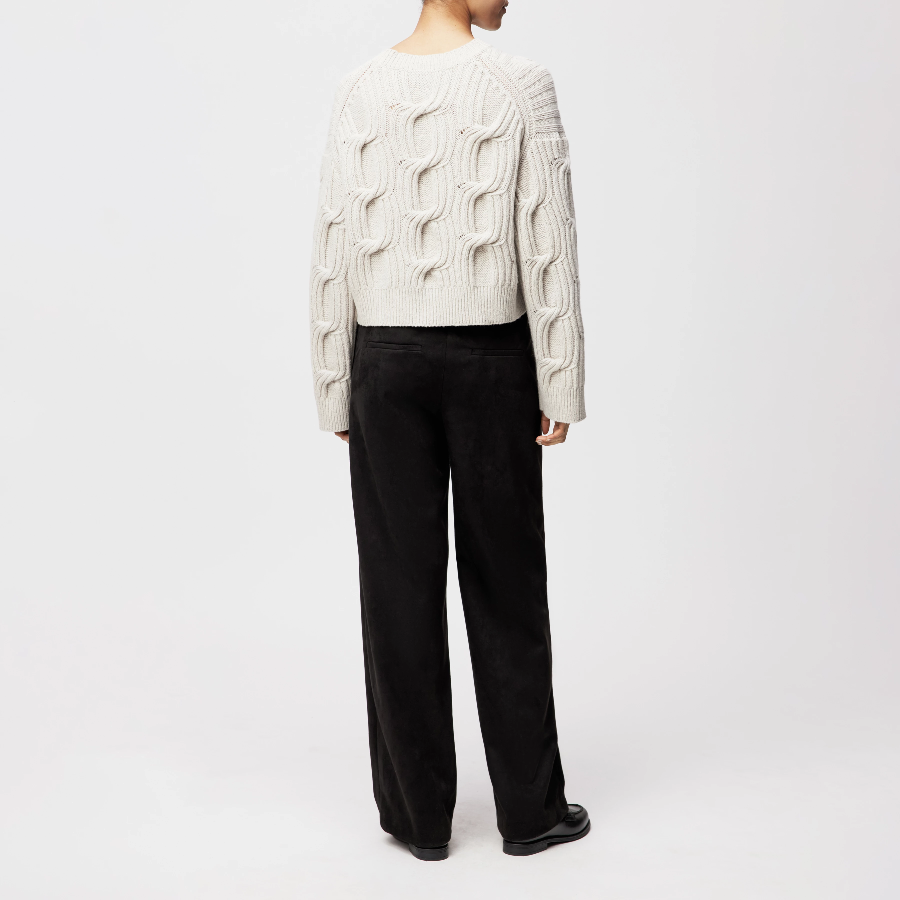 MALESE_2 - Verkürzter Pullover in Schurwolle - Damen - beige - Rückansicht