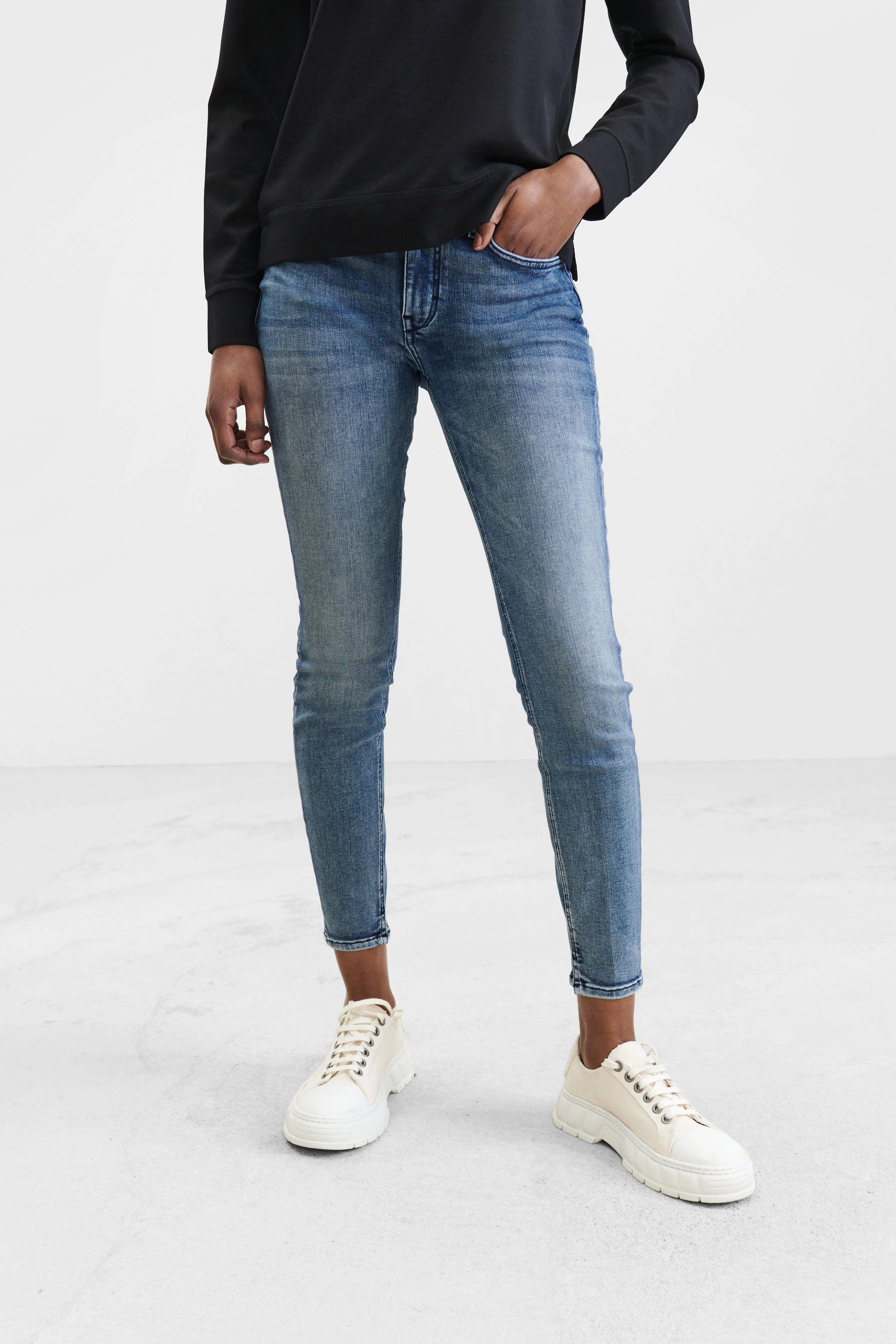 NEED - soft blue authentic washed Skinny Fit Jeans - women - blue - Frontansicht