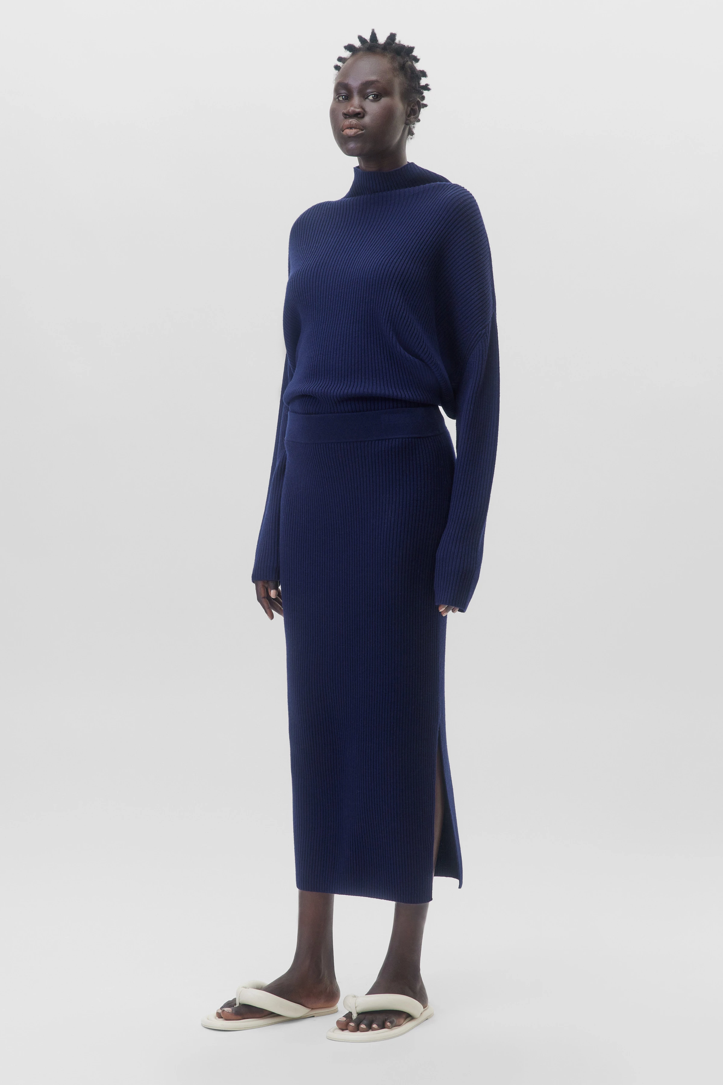 LYANNA - Strickrock in Merinowolle - Damen - blau - Ganzkörper-Frontansicht