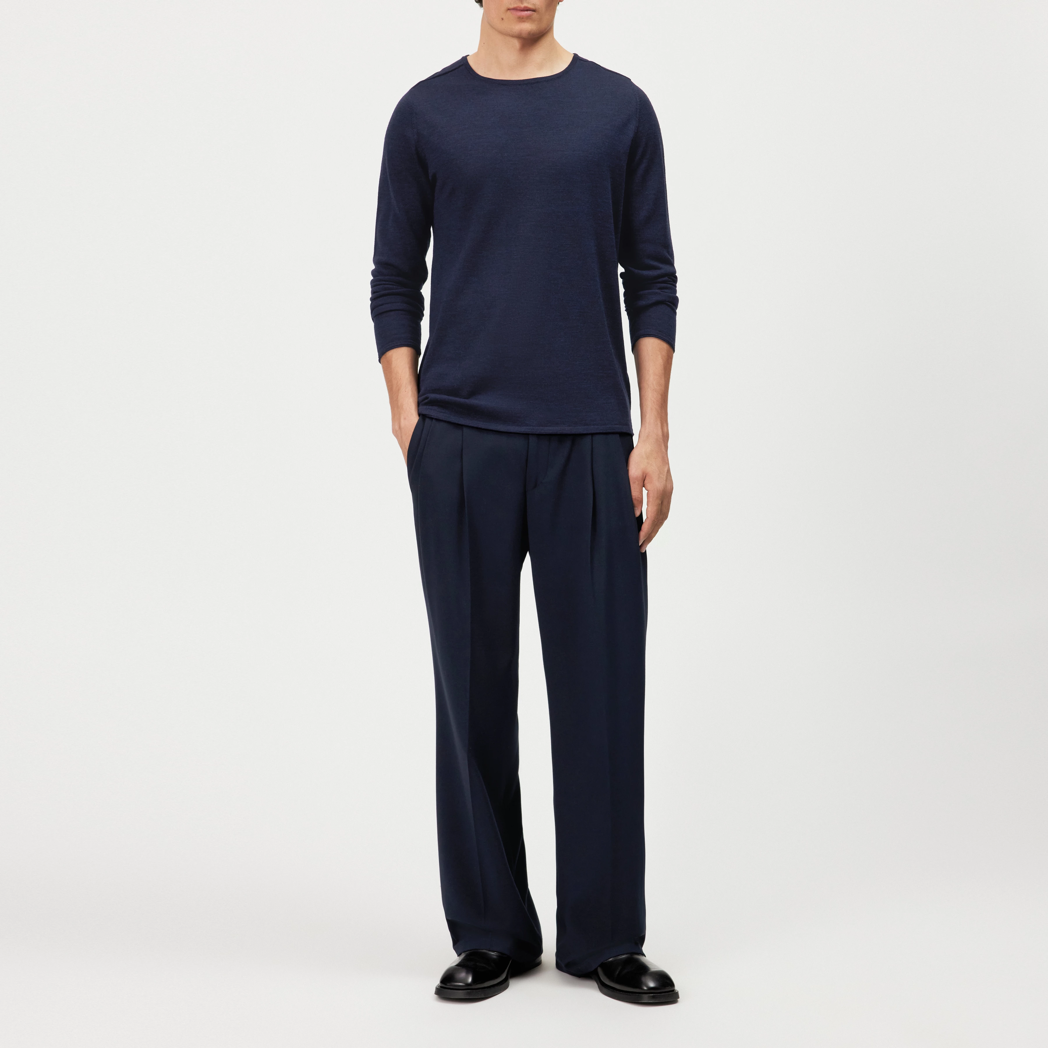 RIKONO - Fine merino wool knitted jumper - men - blue - Ganzkörper-Frontansicht