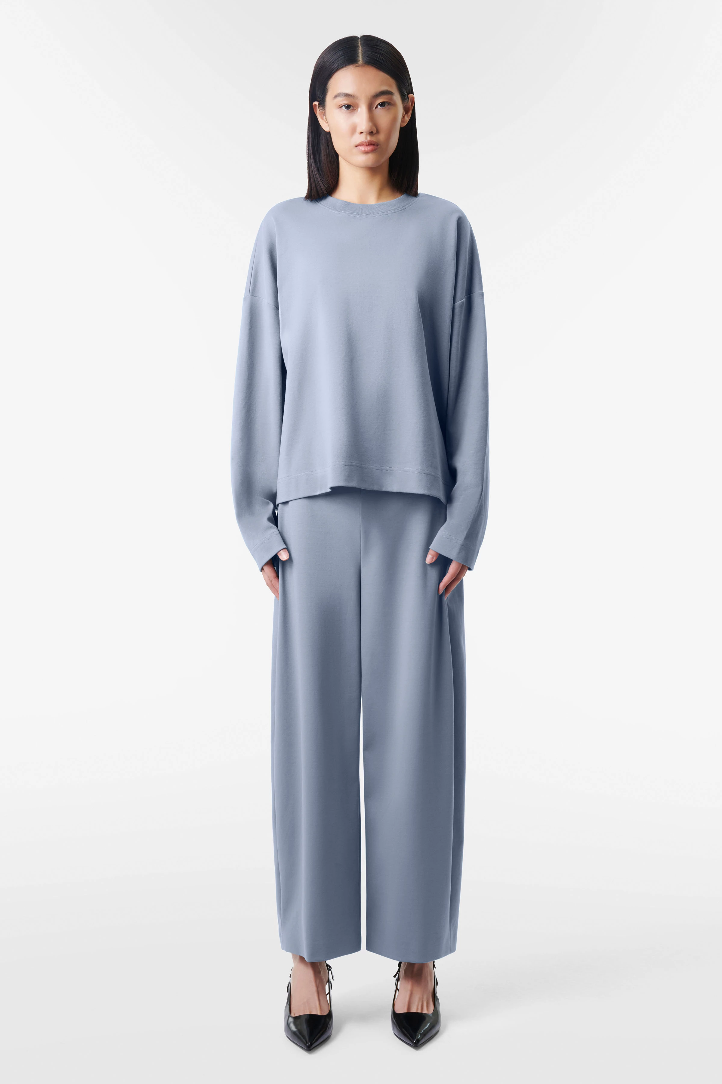 VASSANI - sweatshirt with round neck in soft organic cotton - women - blue - Ganzkörper-Frontansicht