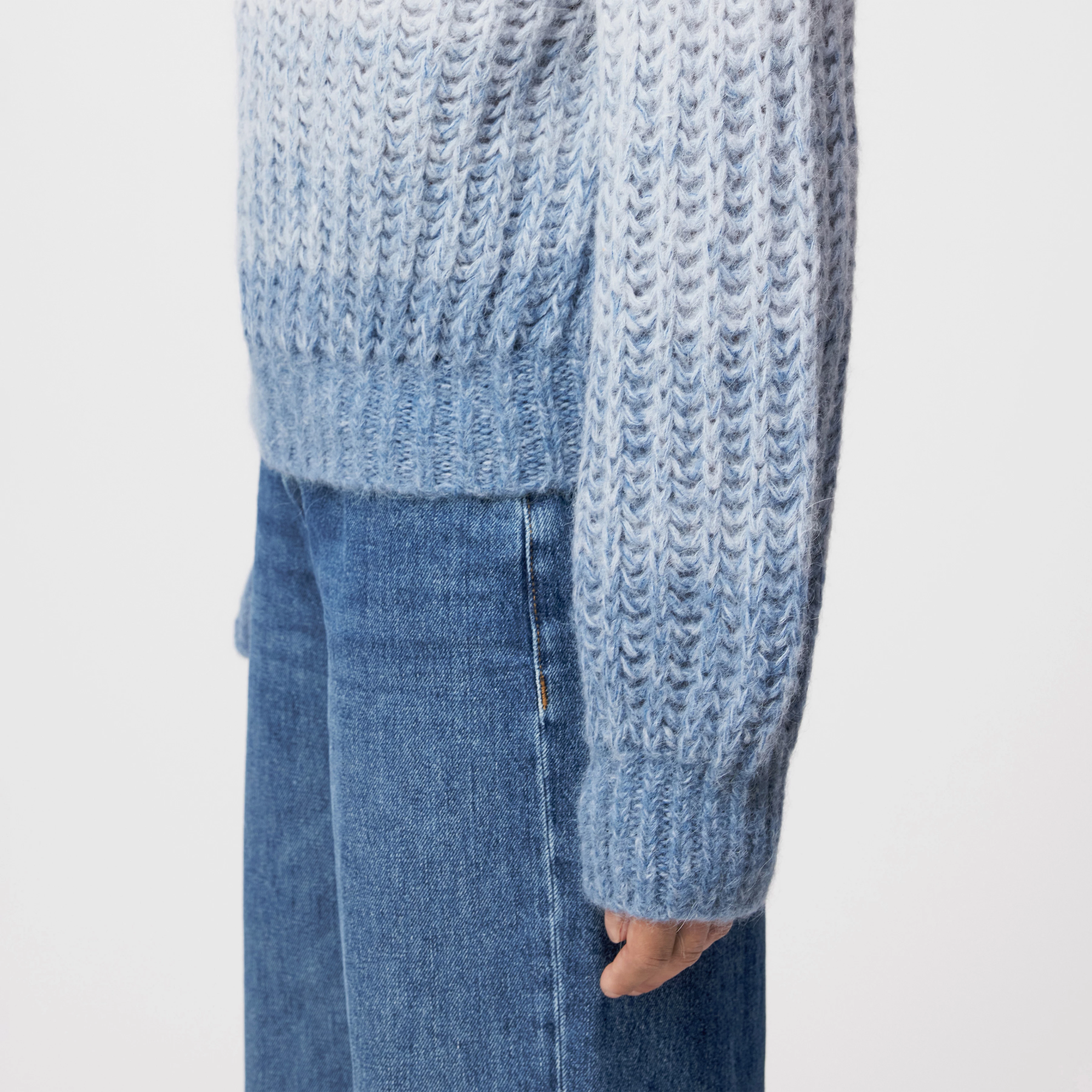 LARELYA - Sweater with balloon sleeves in luxurious Suri alpaca blend - women - blue - Detailansicht am Model