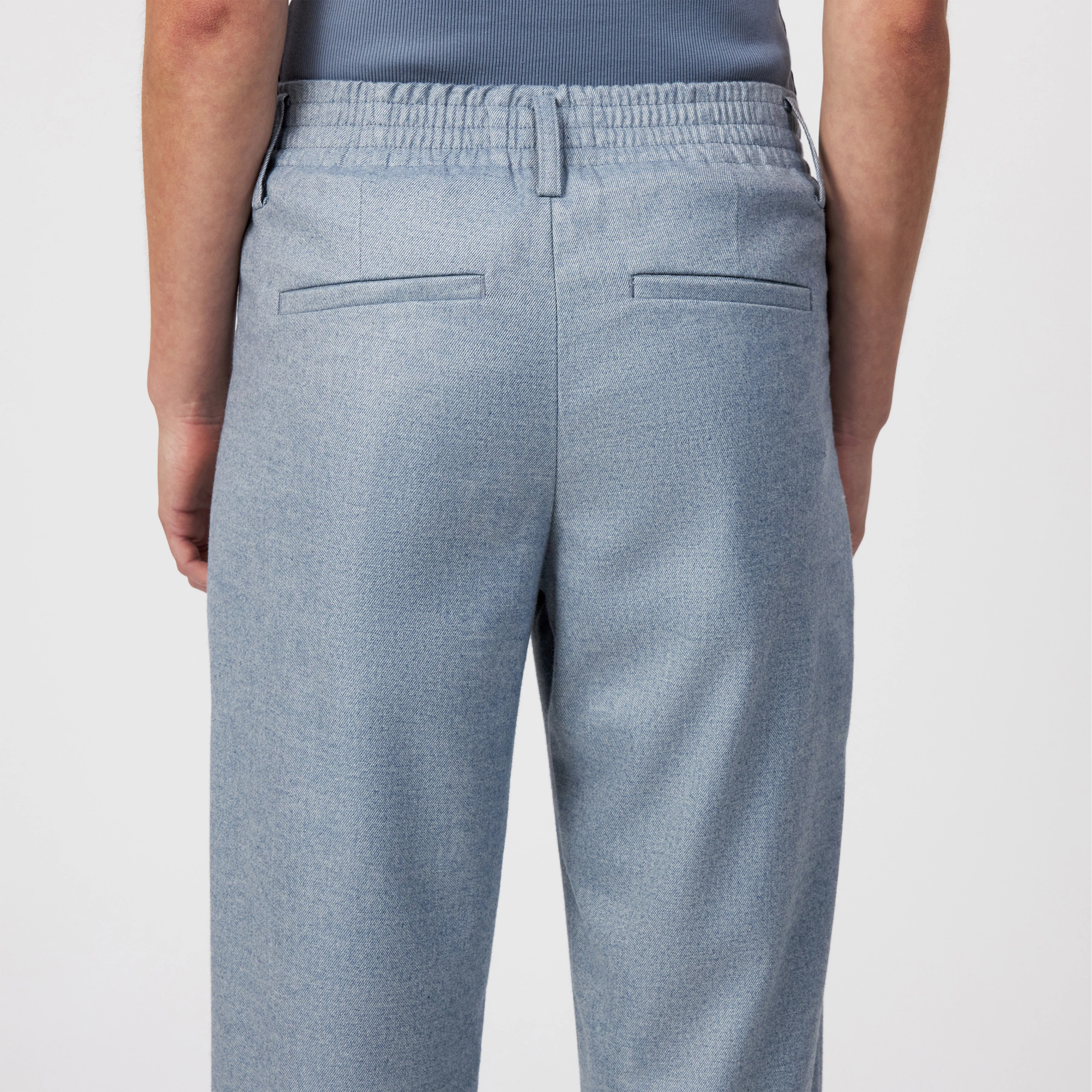 DISPATCH_0 - Pleated trousers in soft flannel - women - blue - Detailansicht am Model