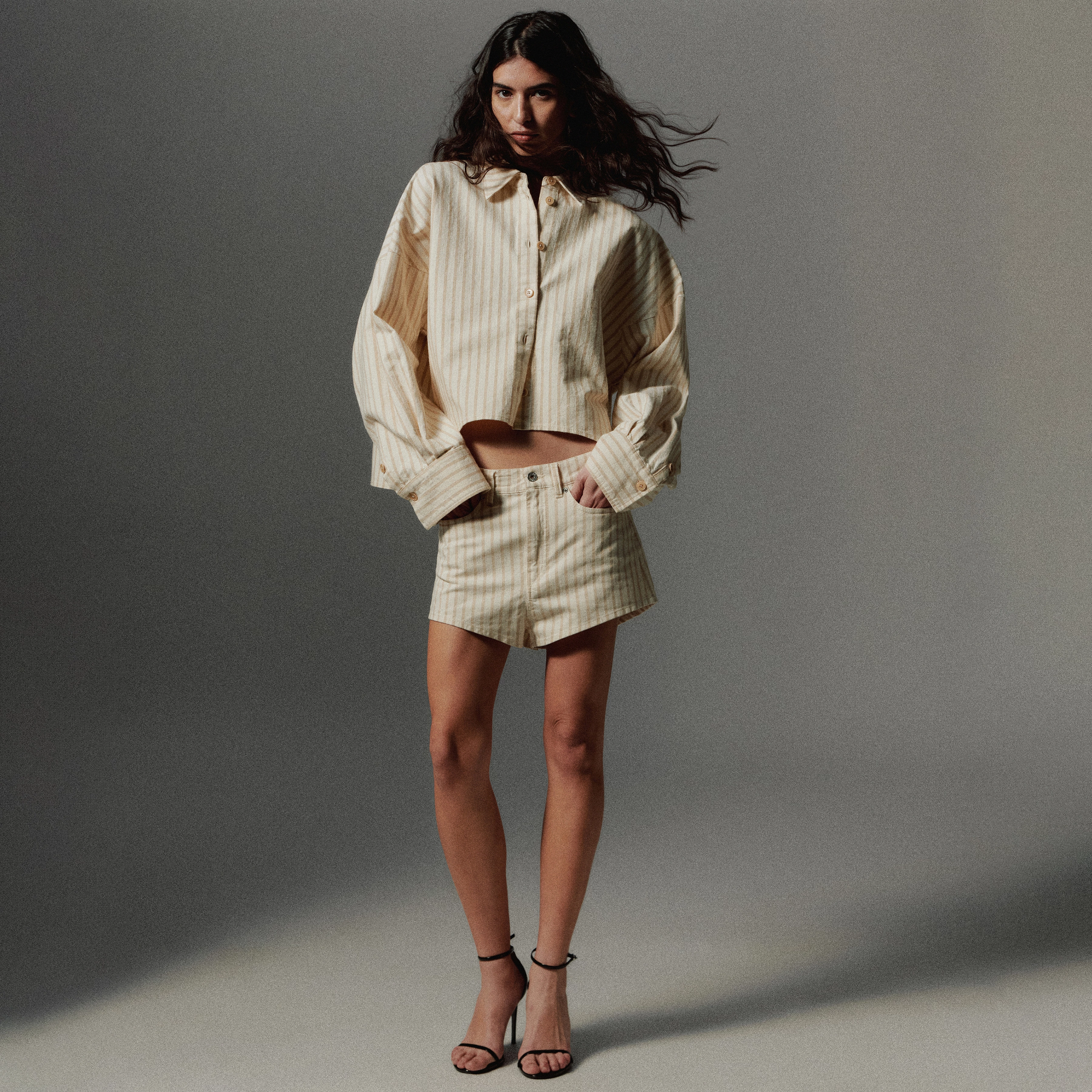 SNUCK - Striped shorts made from pure twill - women - beige
