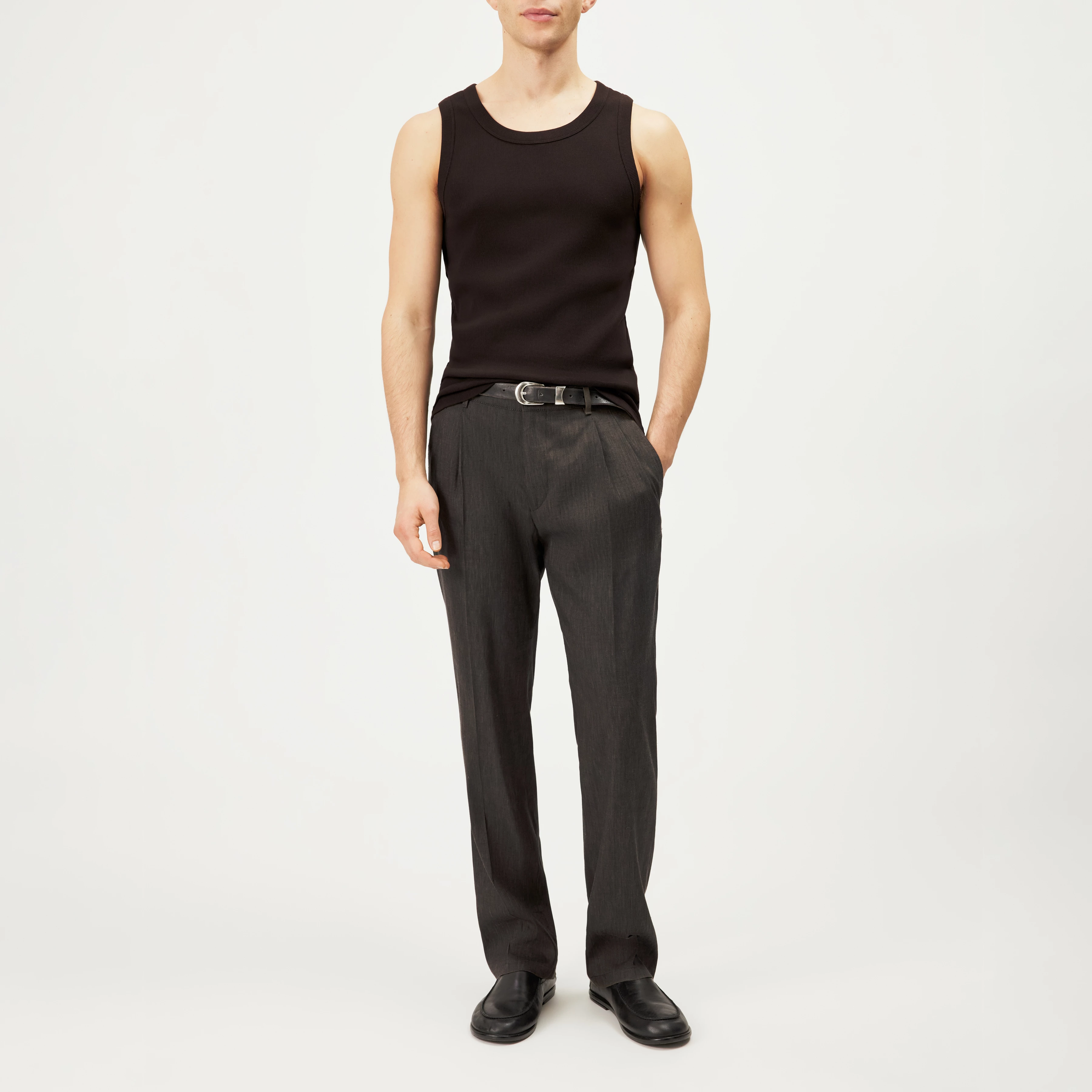 NATHAN - Kropsnær ribbet tanktop i bomuld - men - brun - Ganzkörper-Frontansicht