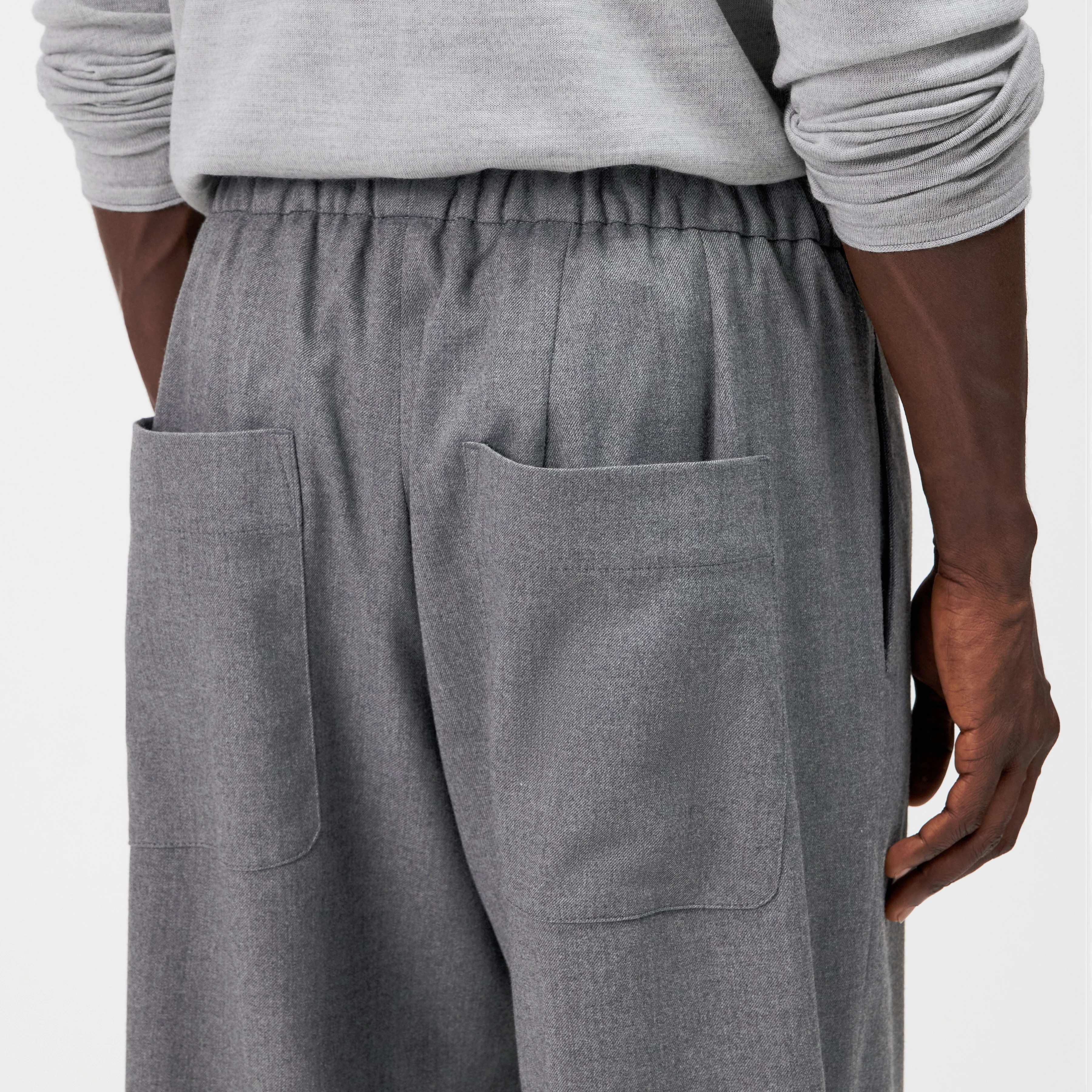 JOPAGO_CLN - Soft flannel jogging bottoms - men - grey - Detailansicht am Model