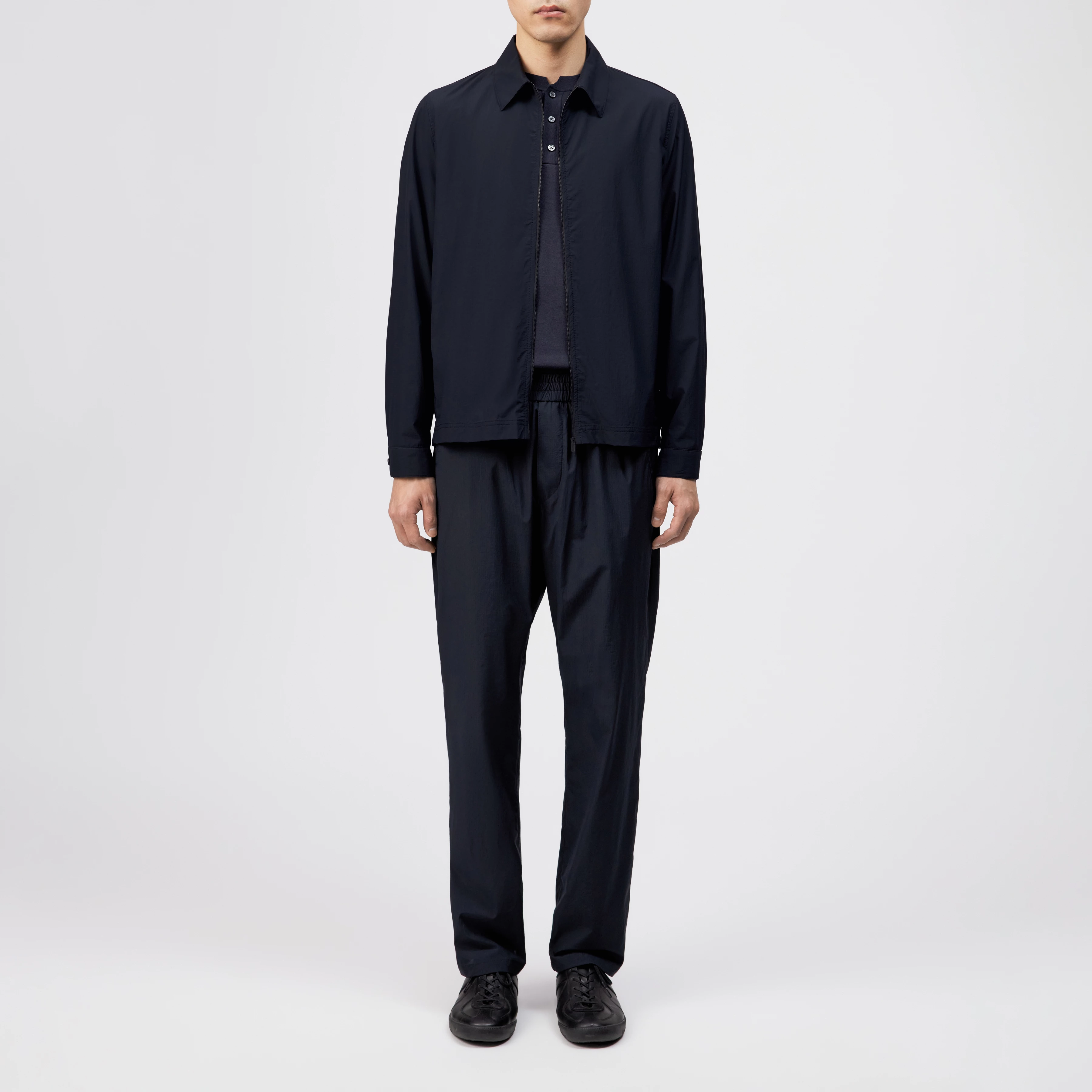 MACTO_Z - Regular fit shirt with zip in techno fabric - men - blue - Ganzkörper-Frontansicht