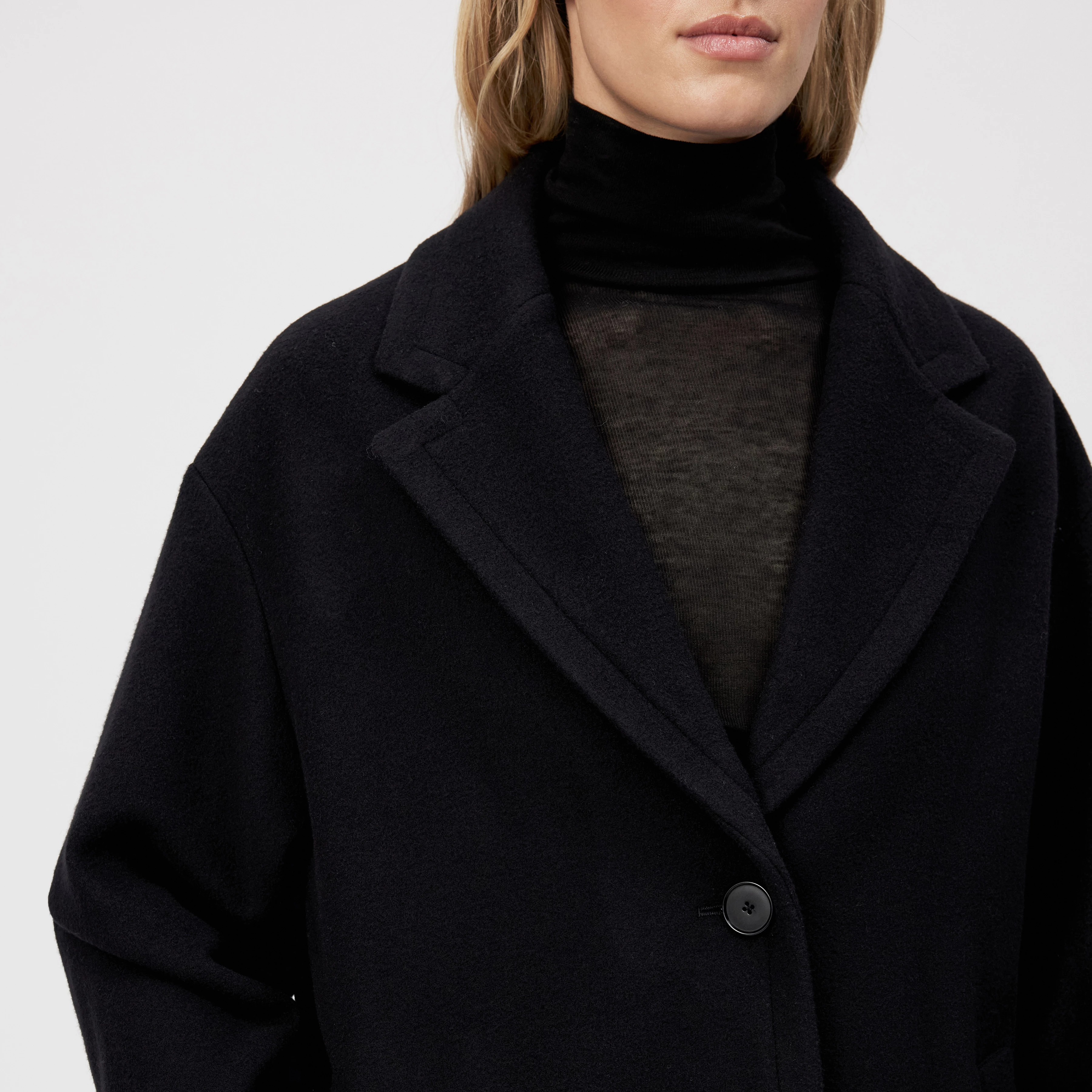 NUTHALL - Casual wrap coat in flannel - women - Natural Aluminium - Detailansicht am Model