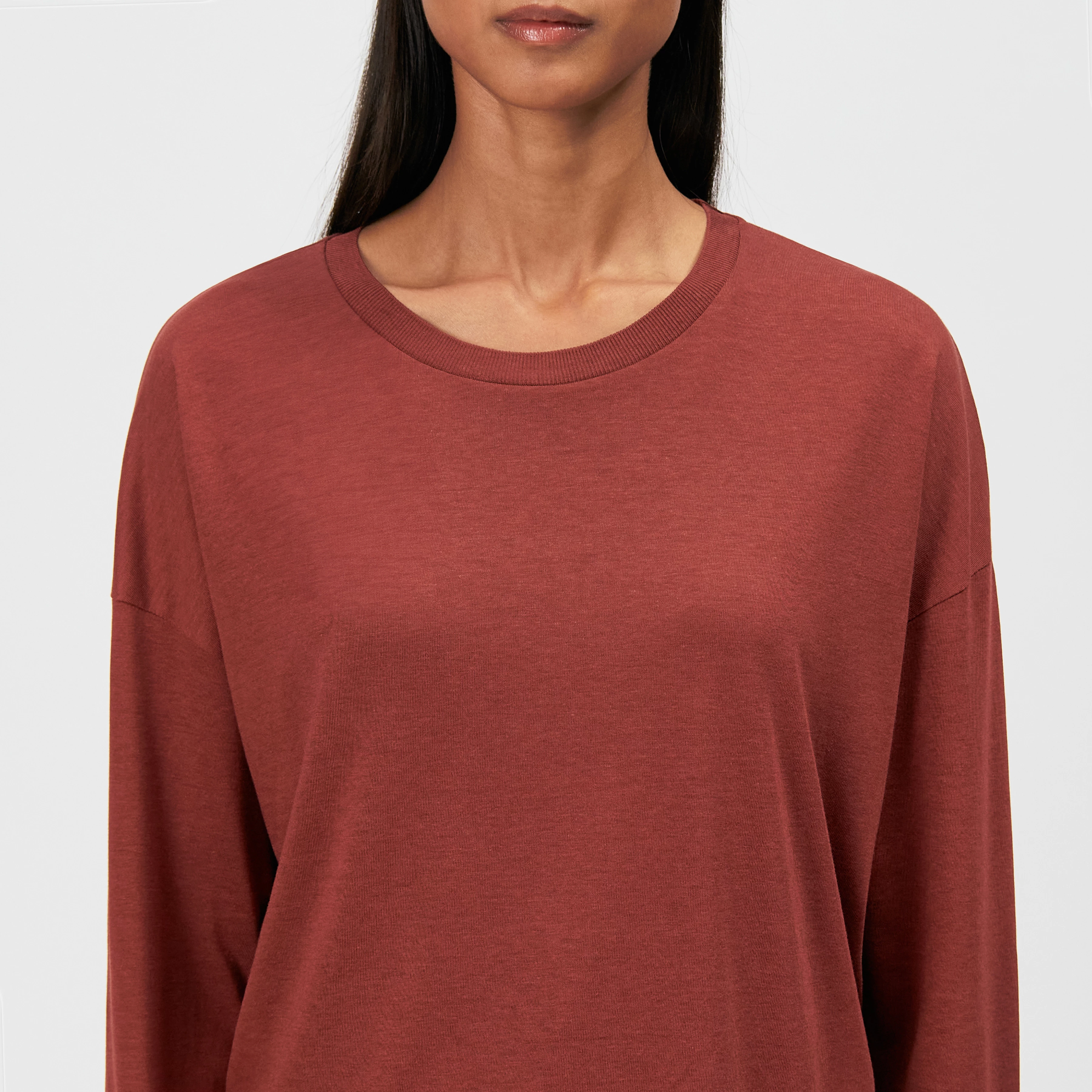 CESIDIE - Long-sleeve crew neck in jersey blend - women - red - Detailansicht am Model