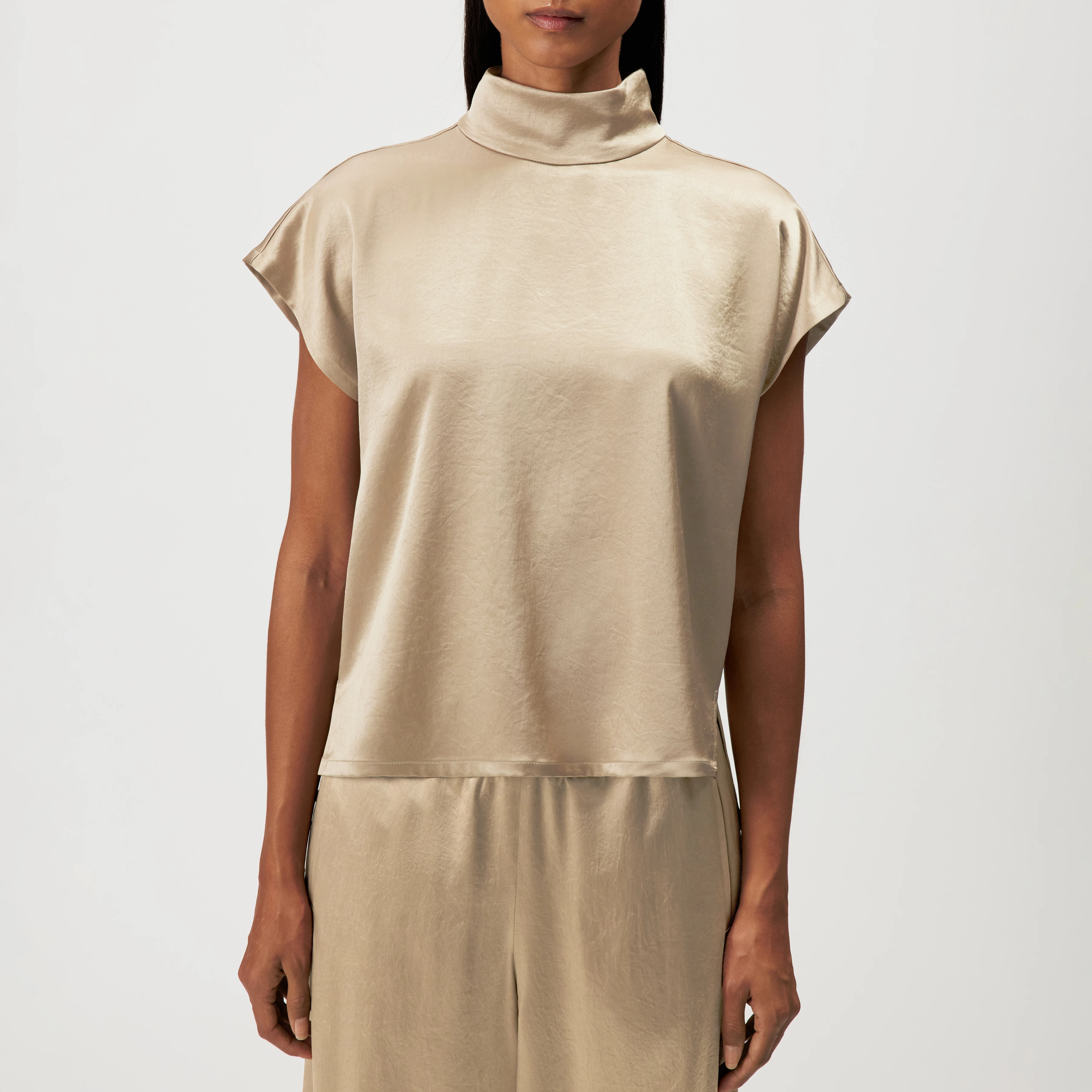 ALARIA_1 - Shirt-Bluse mit Stehkragen in fließendem Satin - Damen - braun - Frontansicht