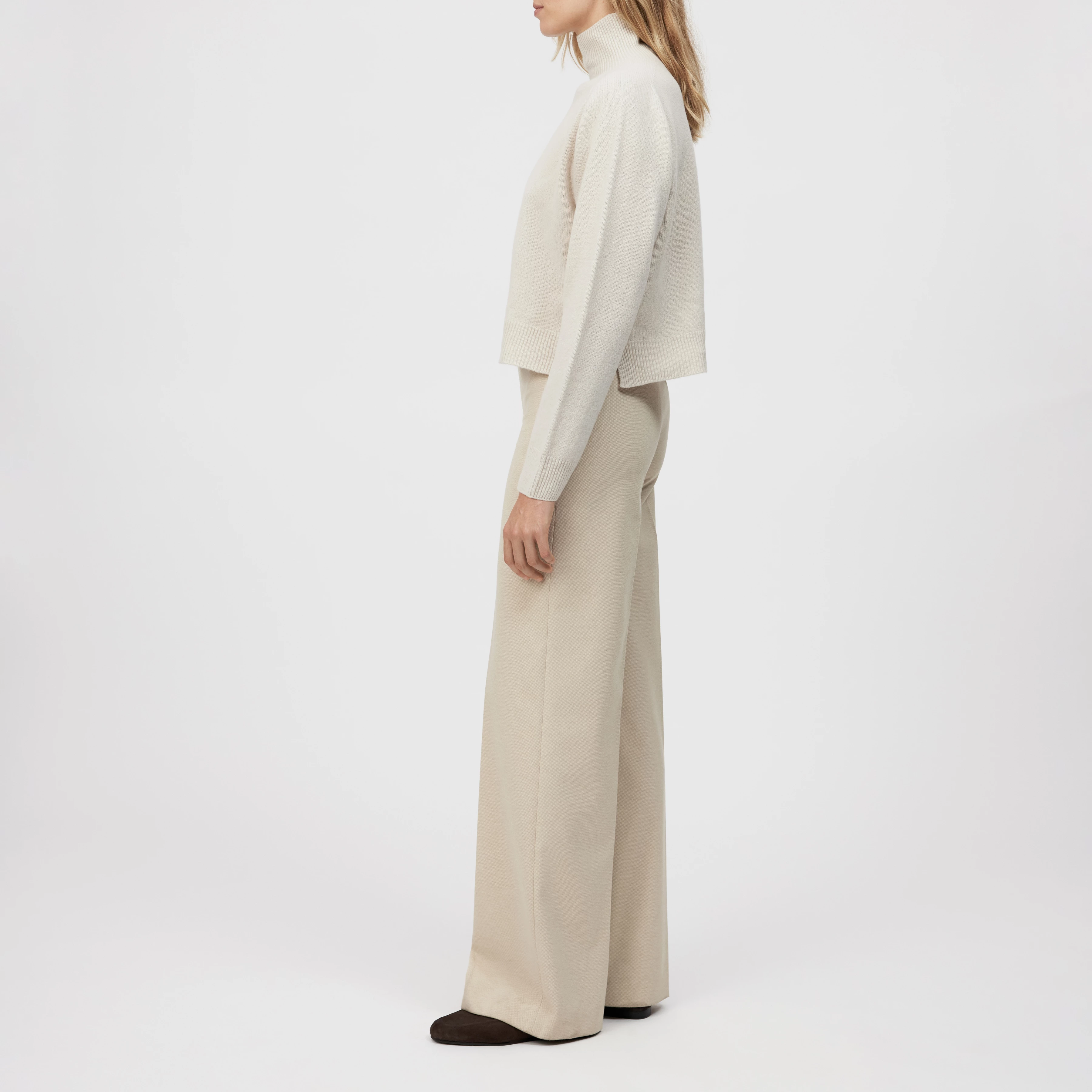 LYZIMA - Rollkragenpullover in Schurwolle - Damen - beige - Seitenansicht