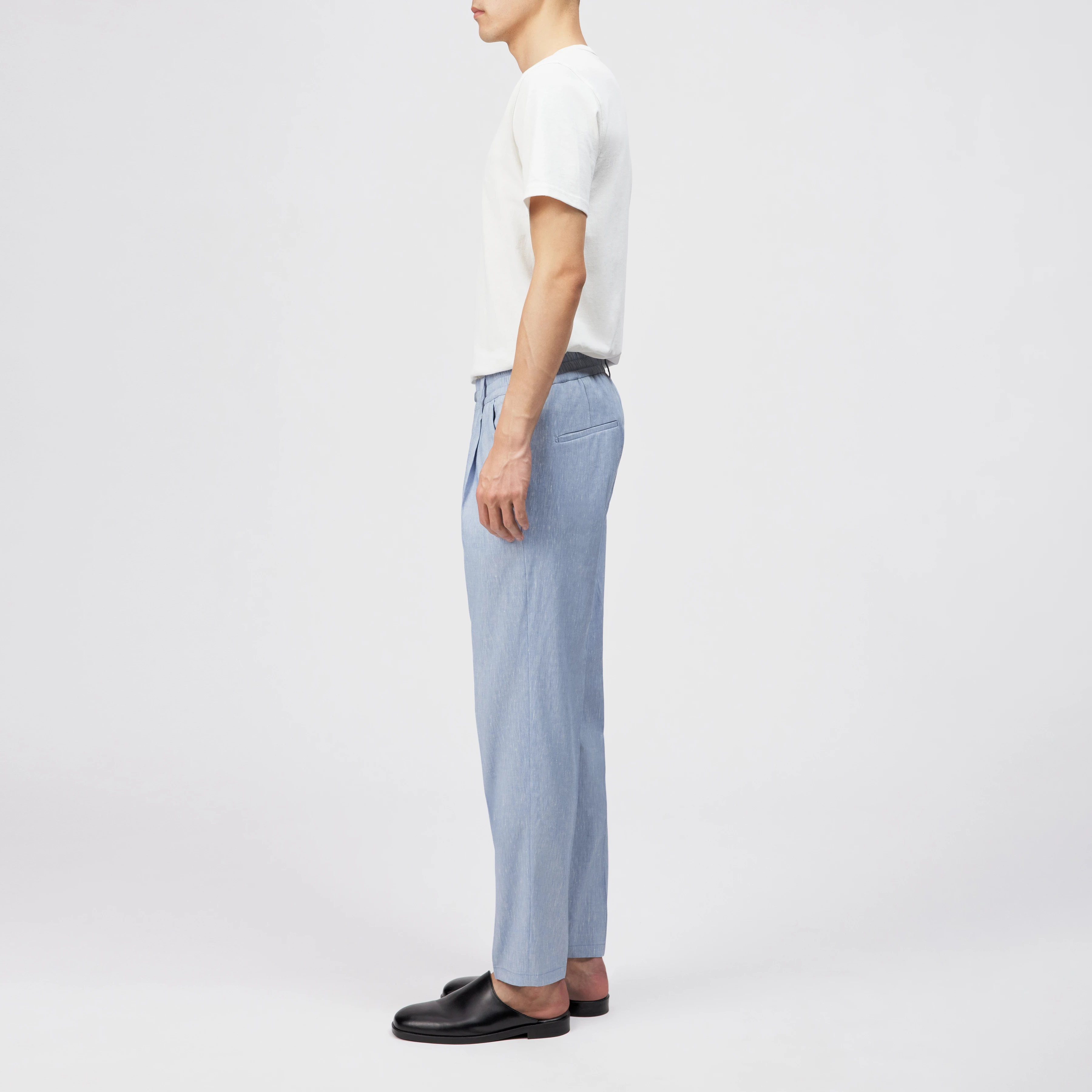 CHASY - Casual pleated trousers in linen mix - men - blue - Seitenansicht
