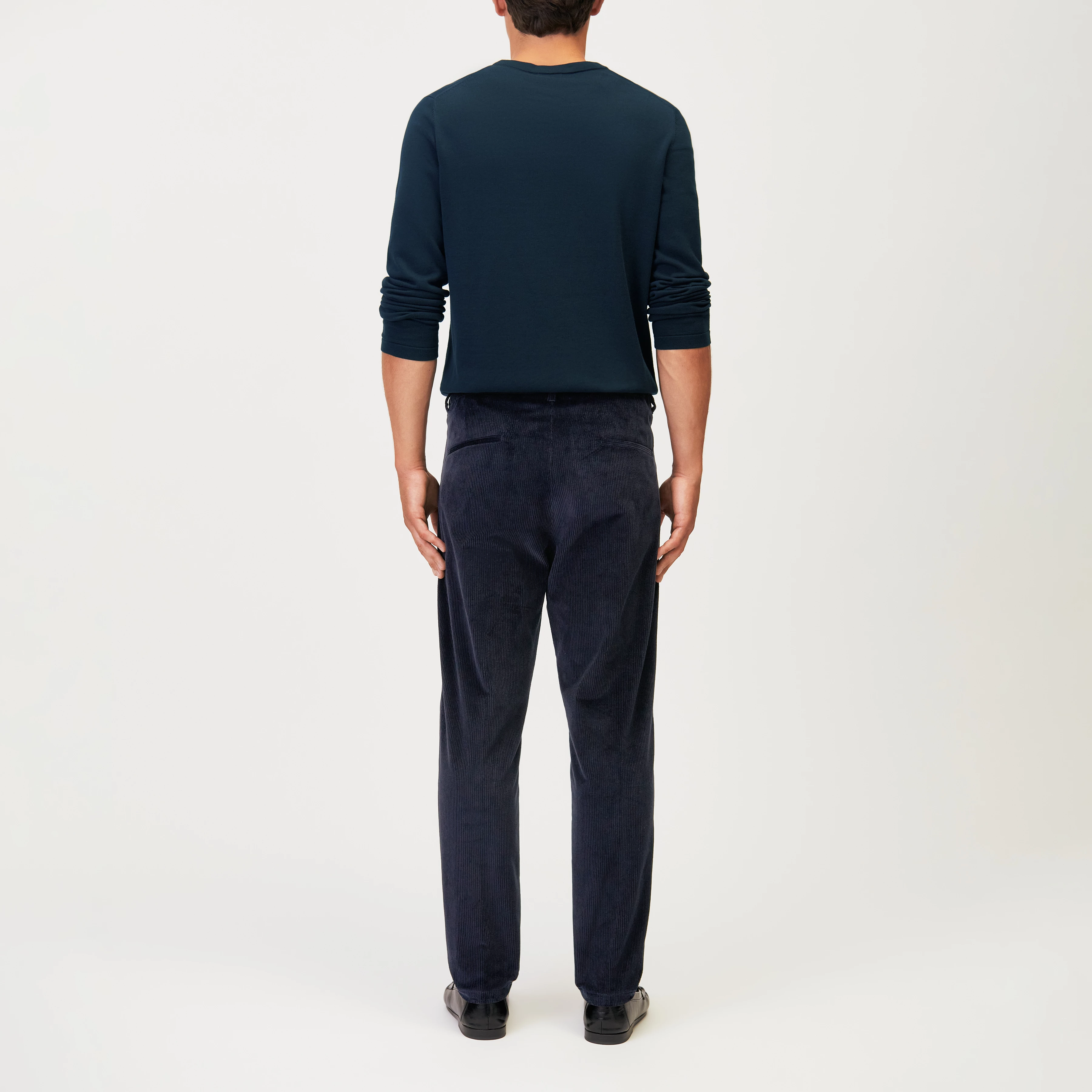CHASY - Hose mit Bundfalte in feiner Cordstruktur - Herren - blau - Rückansicht