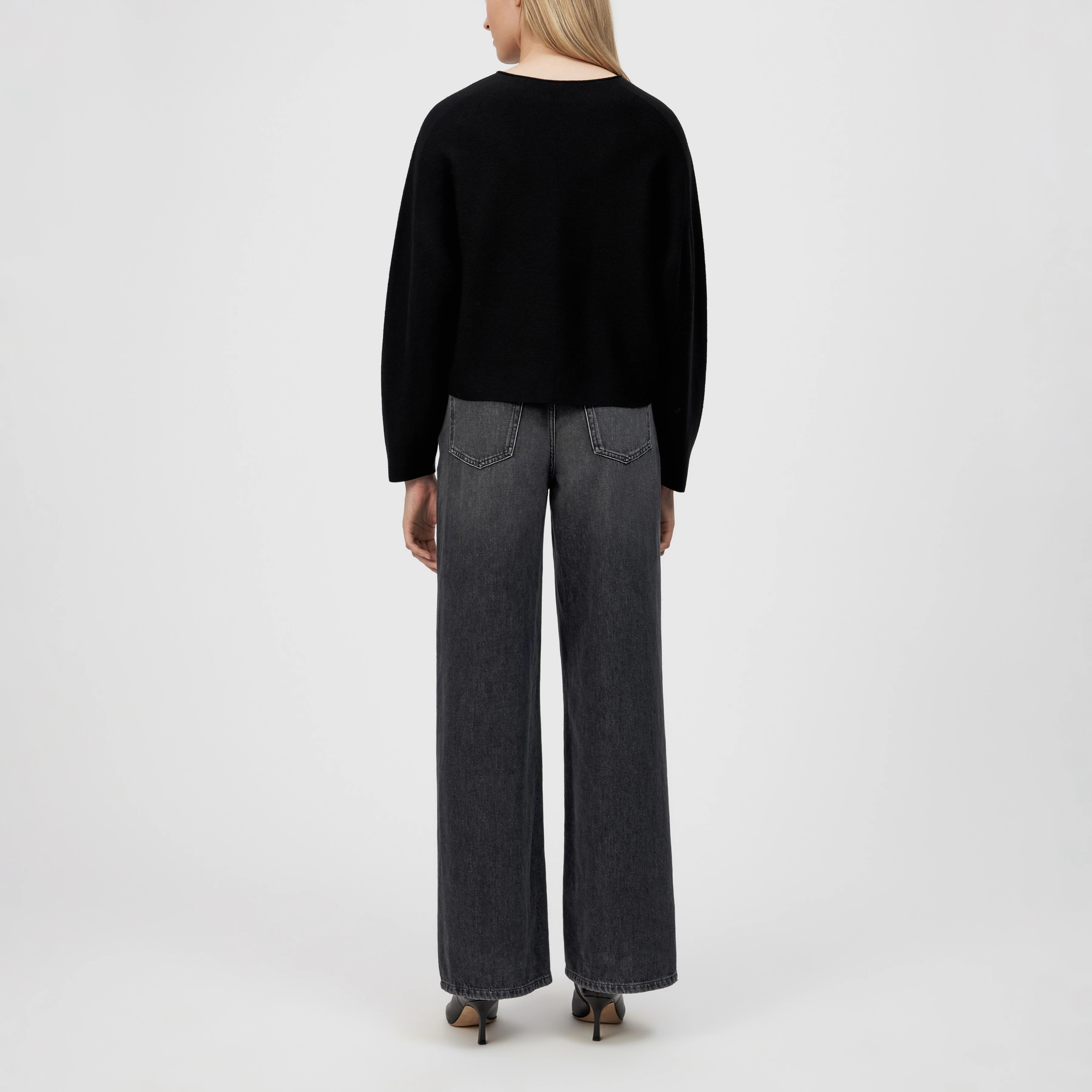 MEAMI - Vekürzter Egg-Shape Pullover in 100% Merinowolle - Damen - schwarz - Rückansicht