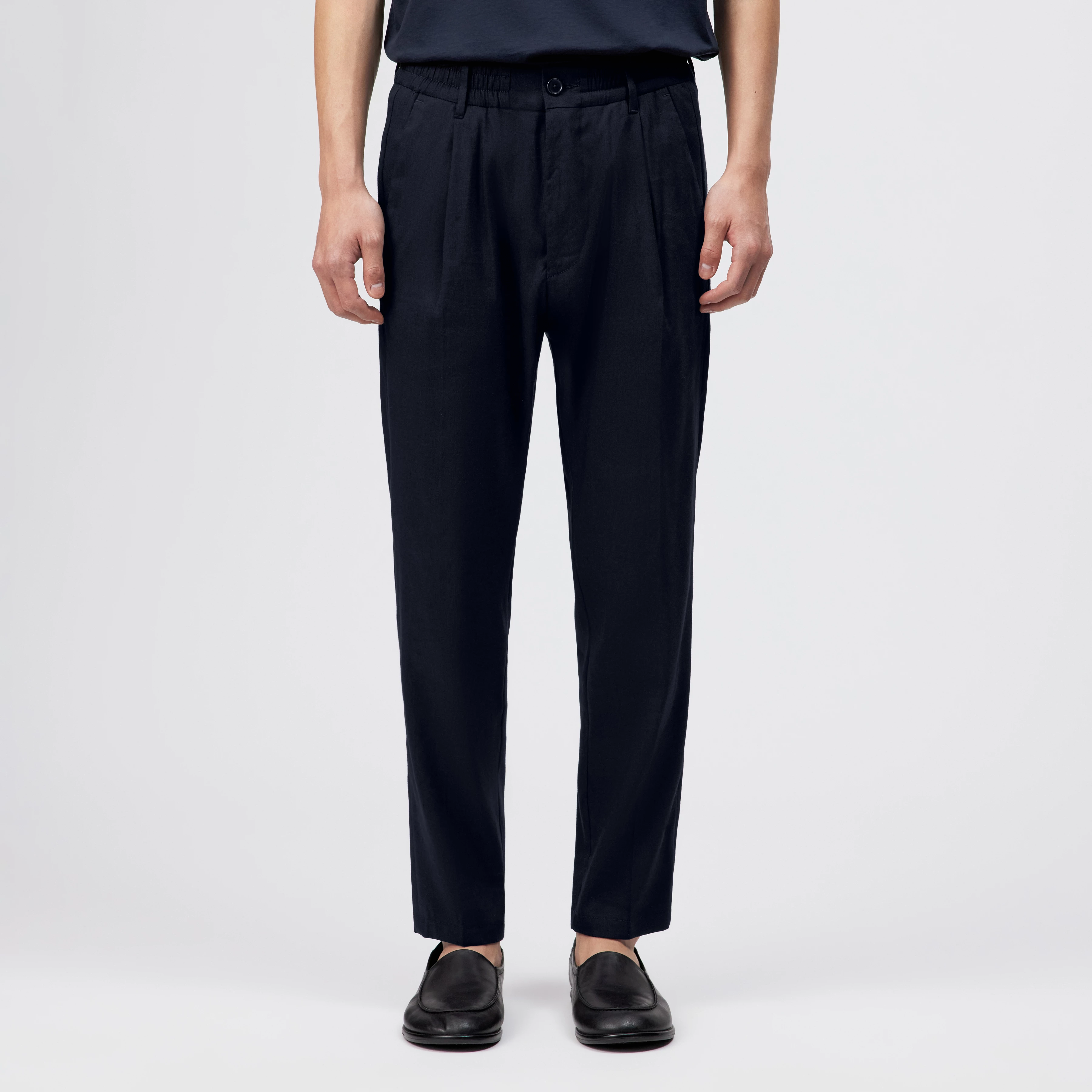CHASY - Casual pleated trousers in linen mix - men - blue - Frontansicht