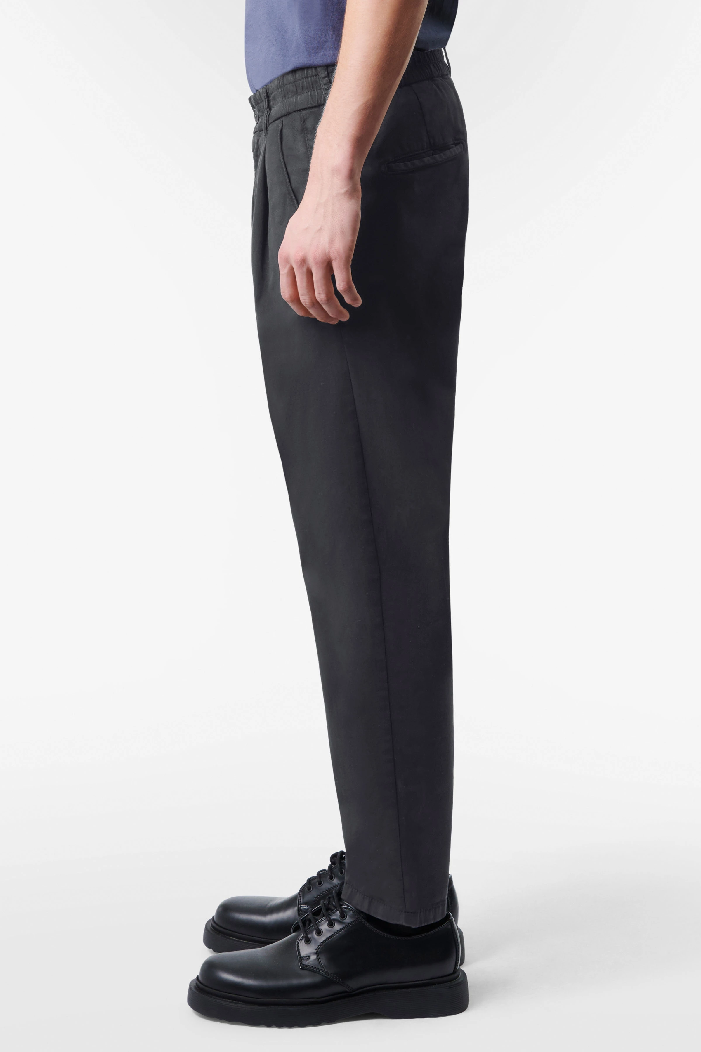 CHASY - Casual trousers with pleat in cotton - men - blue - Seitenansicht