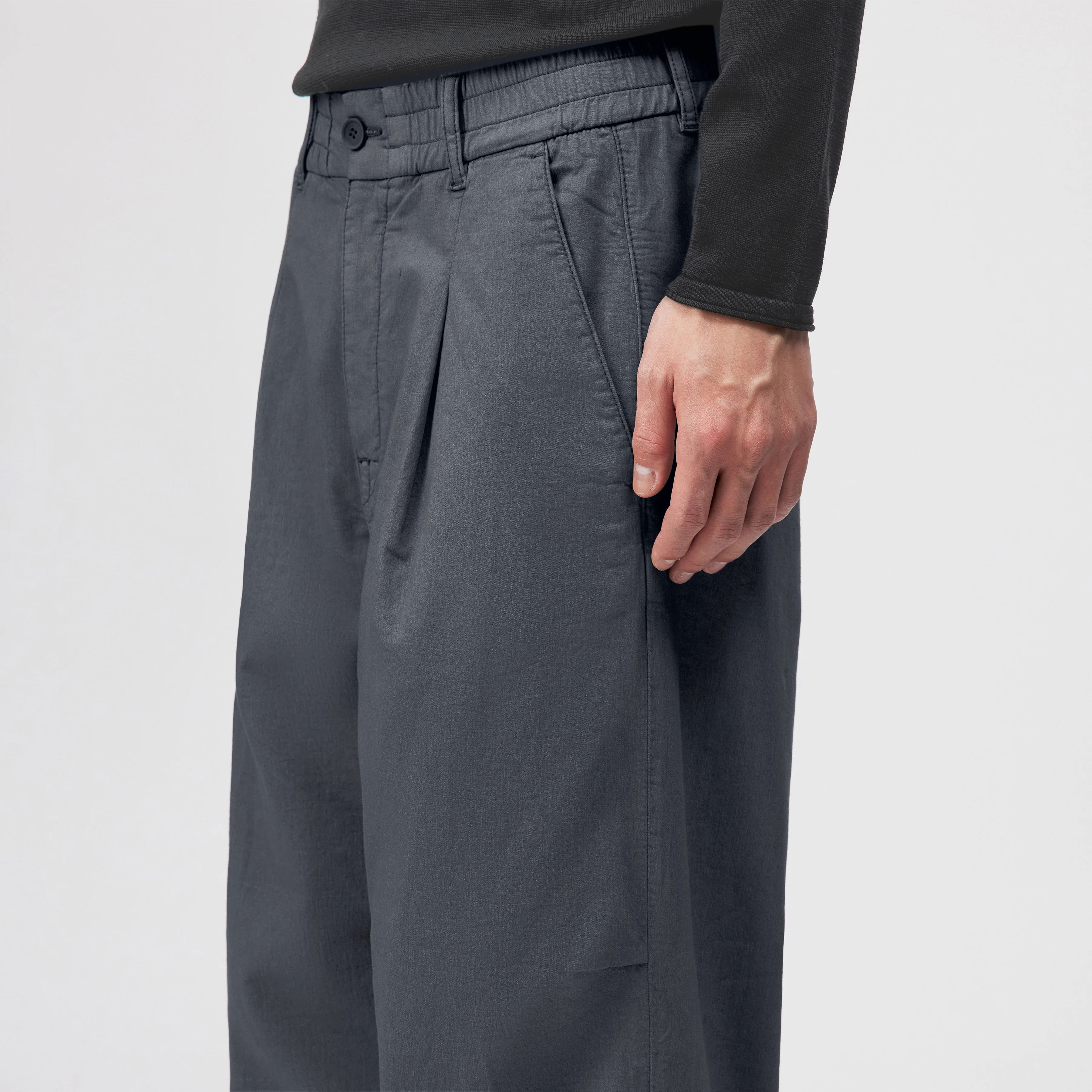 LIROG_C - Pantalon utilitaire en mélange de coton - men - gris - Detailansicht am Model