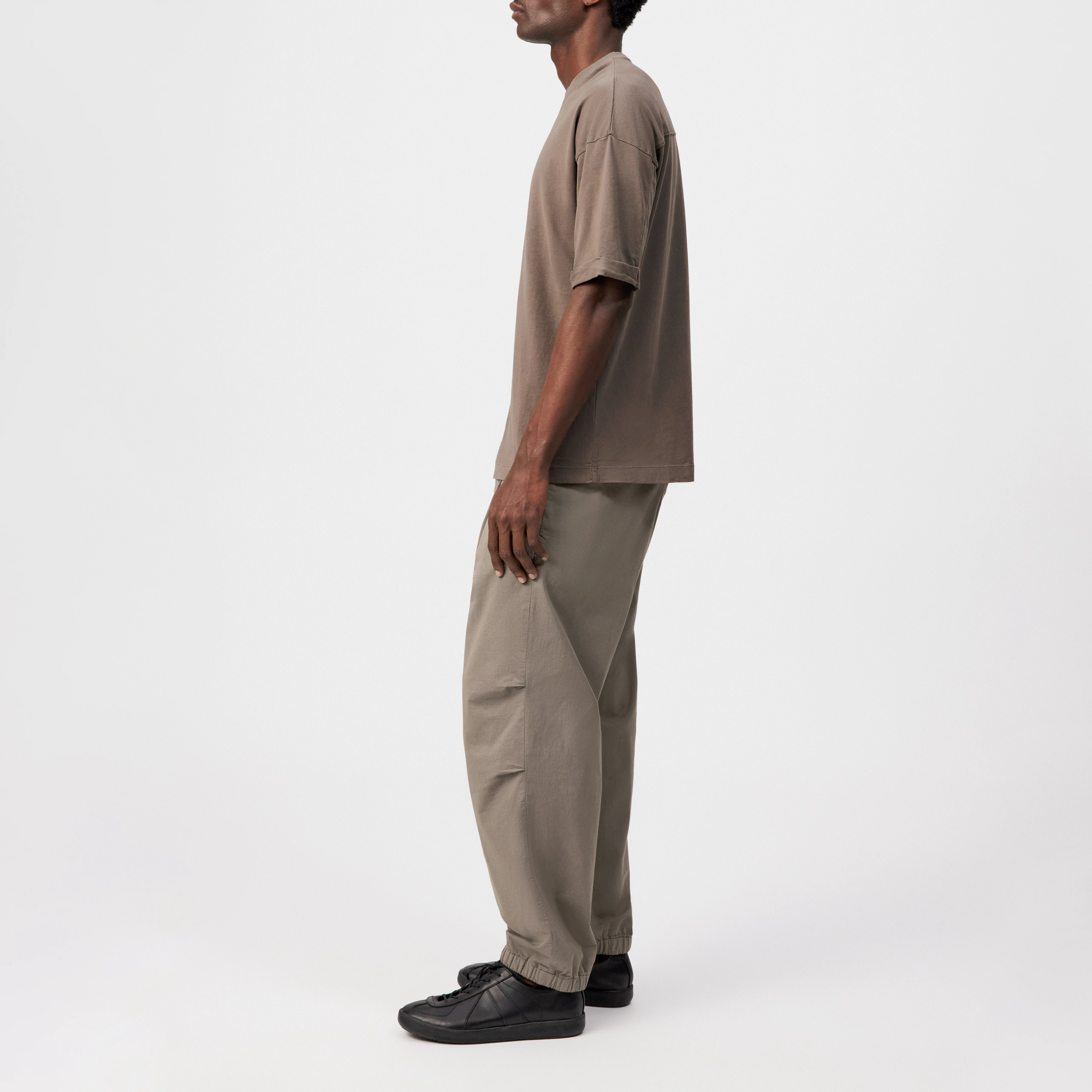 NOLIEN - Loose T-shirt in soft jersey - men - brown - Seitenansicht