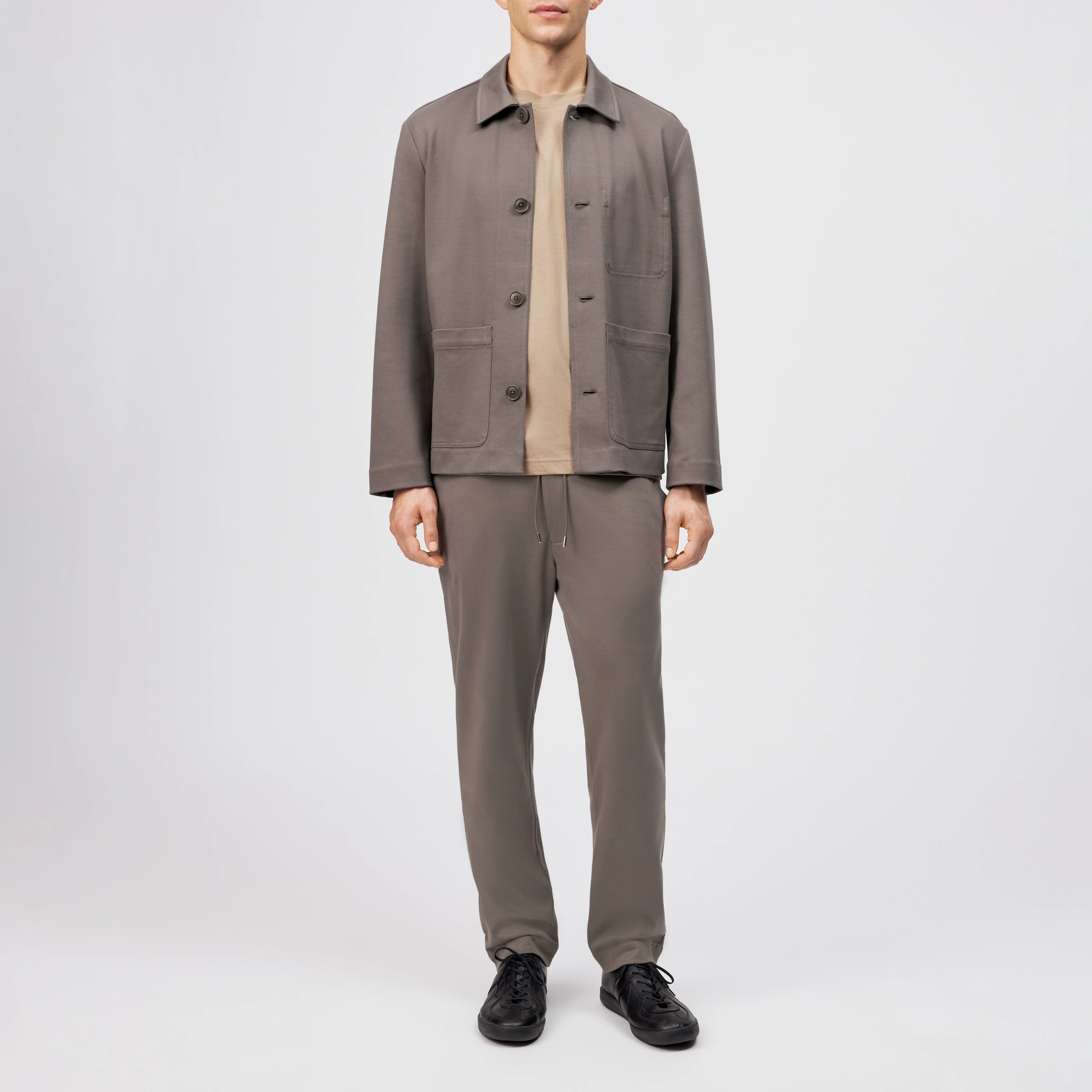 MAKONA - Regular fit indoor jacket made from pure cotton - men - brown - Ganzkörper-Frontansicht