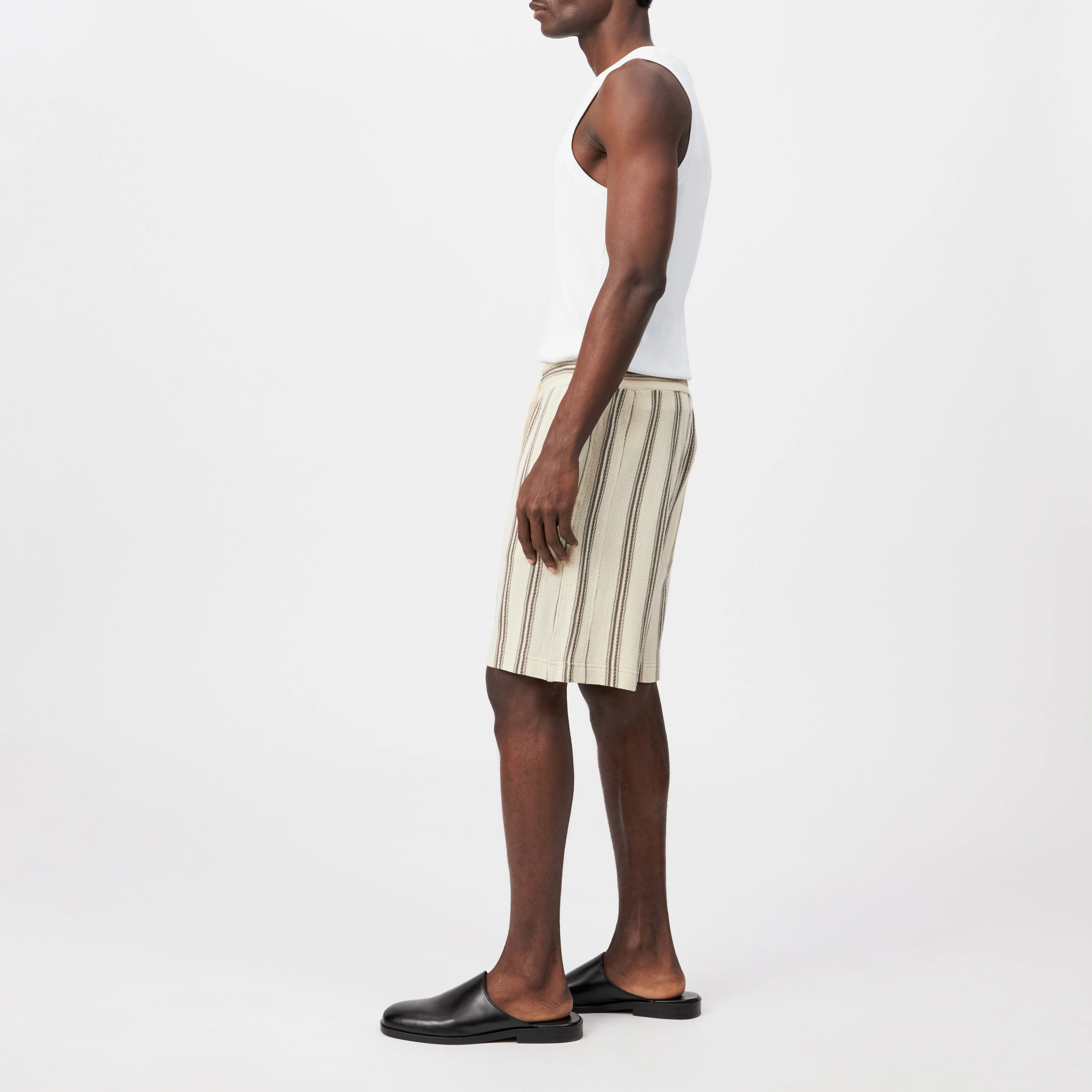 BRIKKO - Casual cotton shorts - men - beige - Seitenansicht