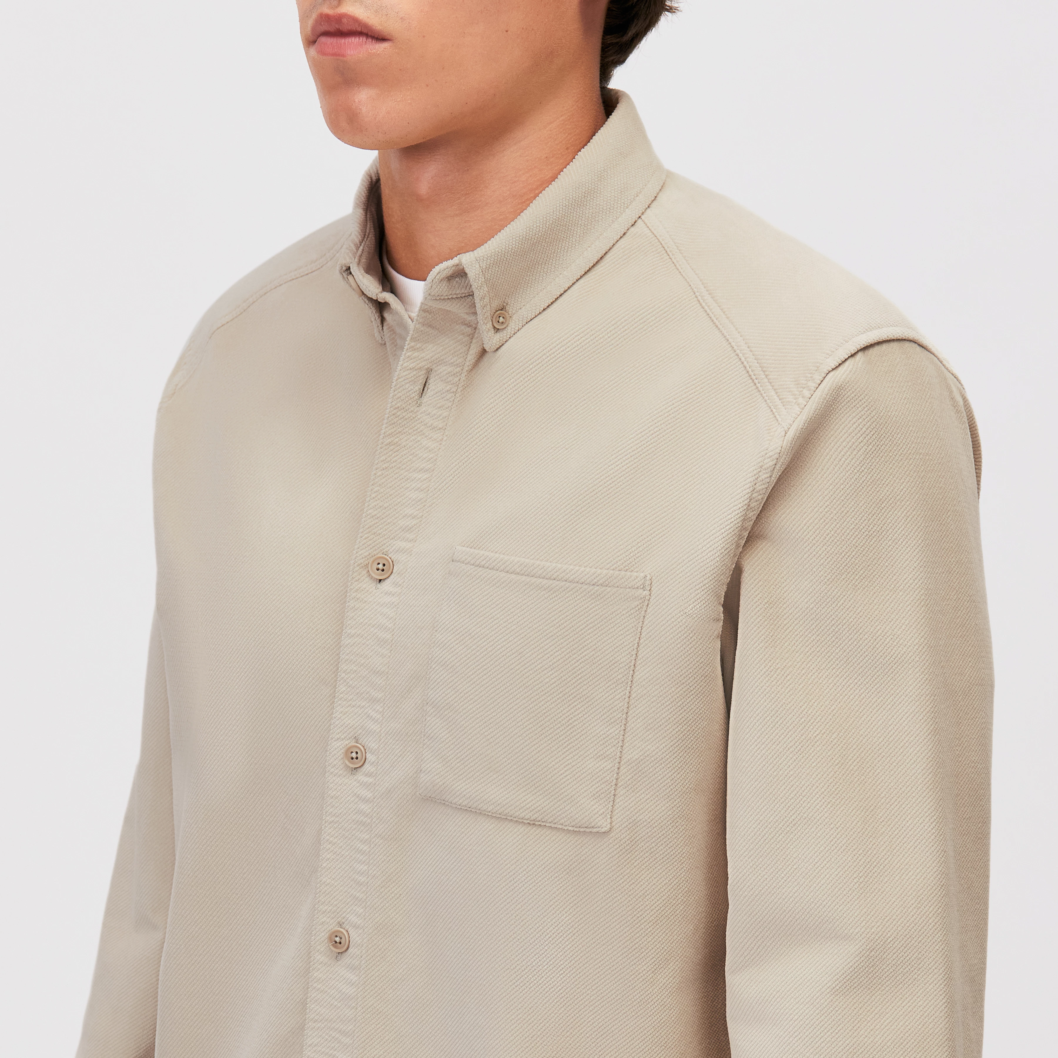 LIET_3 - Button-Down Hemd in Samt-Optik - Herren - beige - Detailansicht am Model