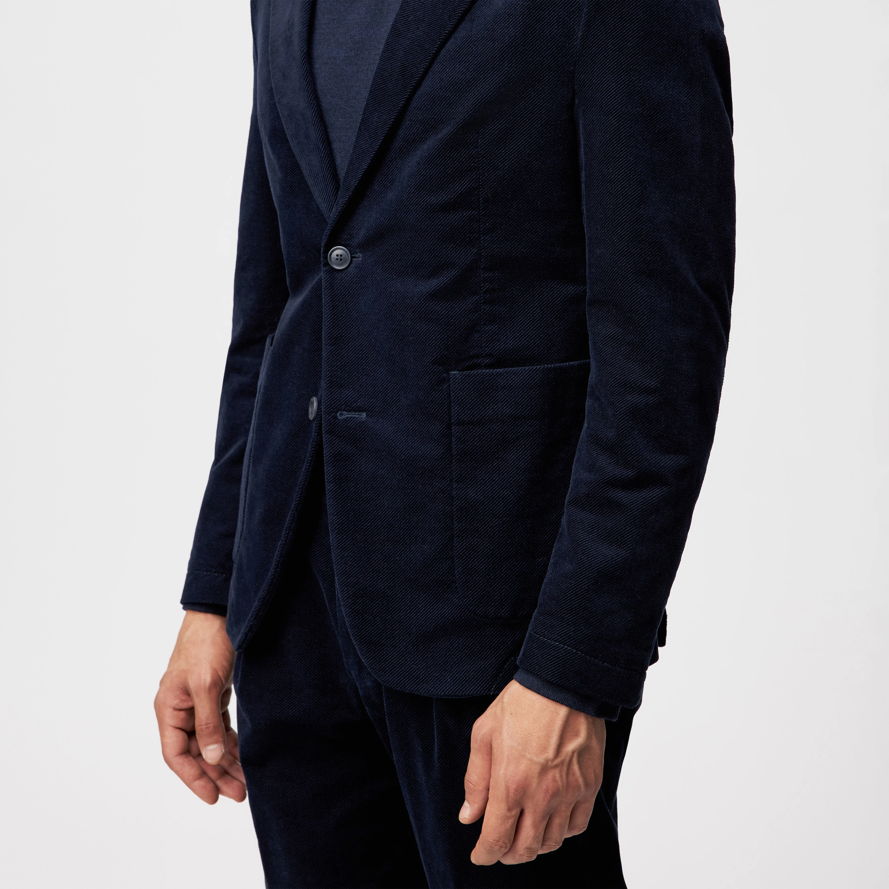 MARLS - Single-breasted jacket in velvet - men - blue - Detailansicht am Model