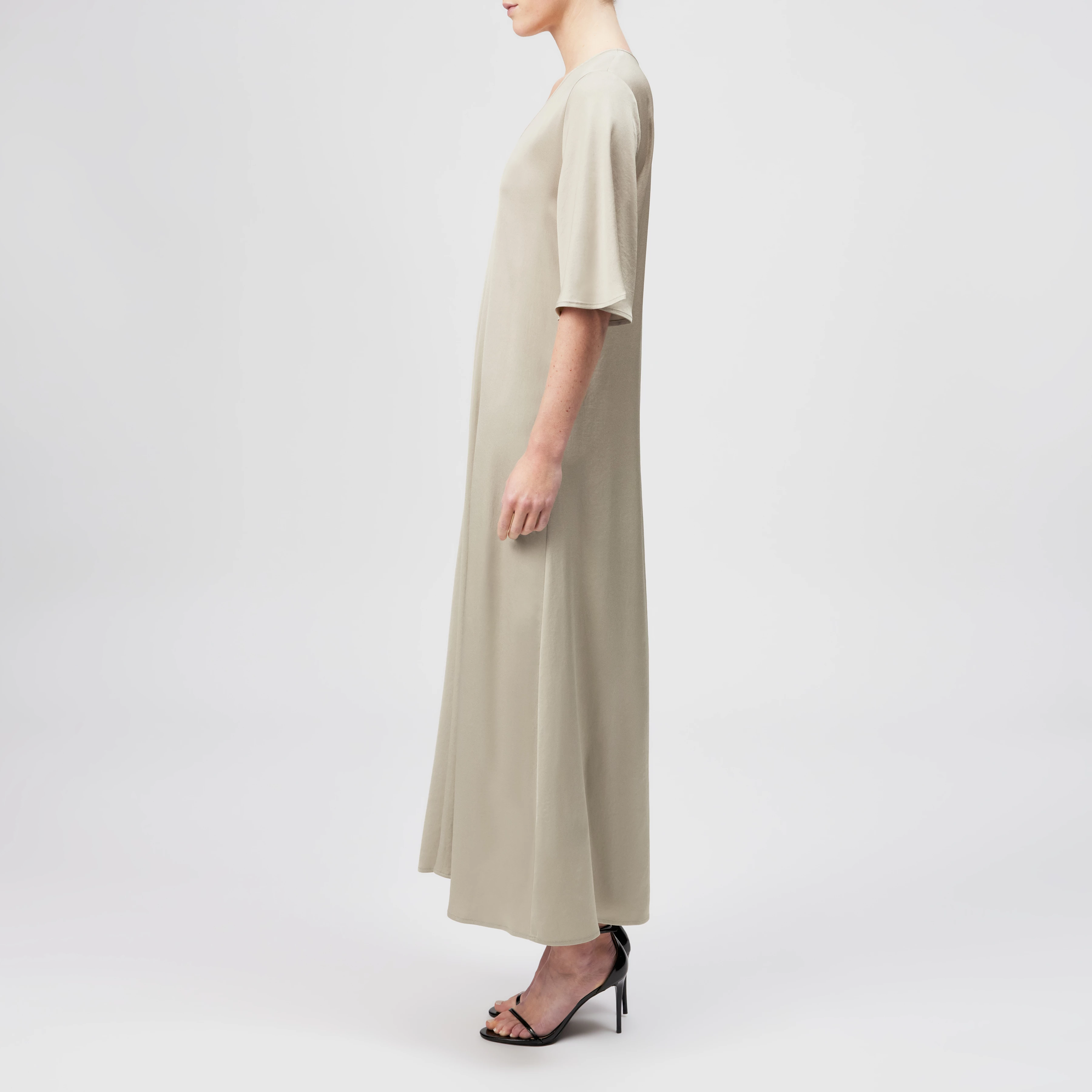 TIVONA - Satin maxi dress with short sleeves - women - beige - Seitenansicht