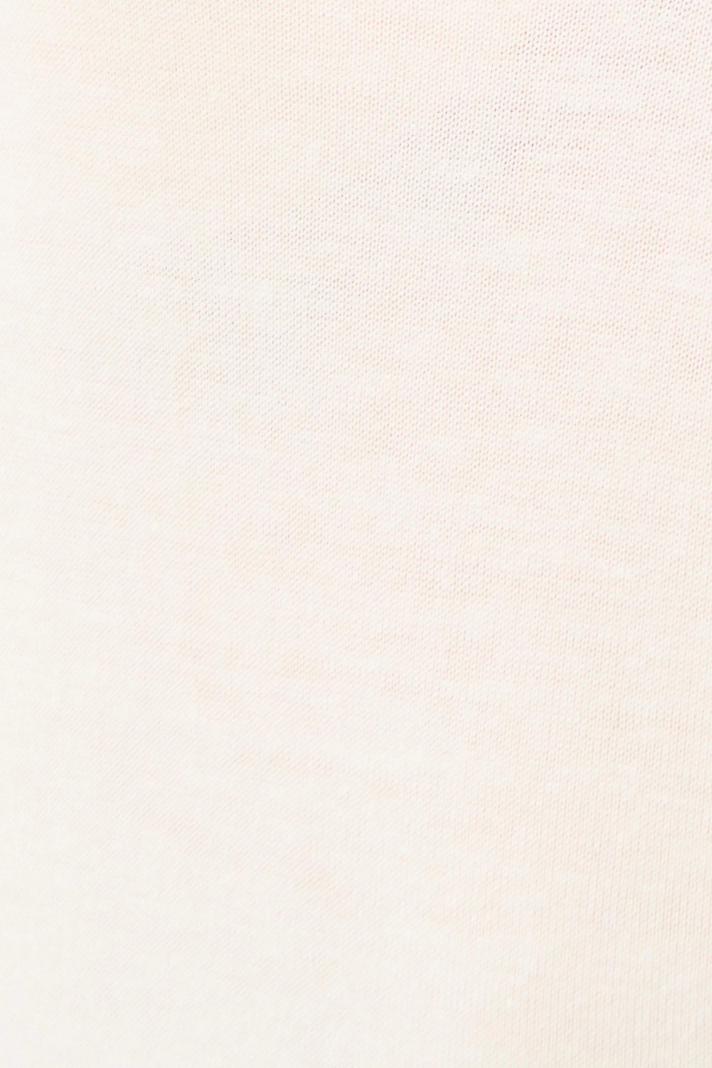 NALICE - Feminine T-shirt with V-neck - women - off white - Detailansicht am Model