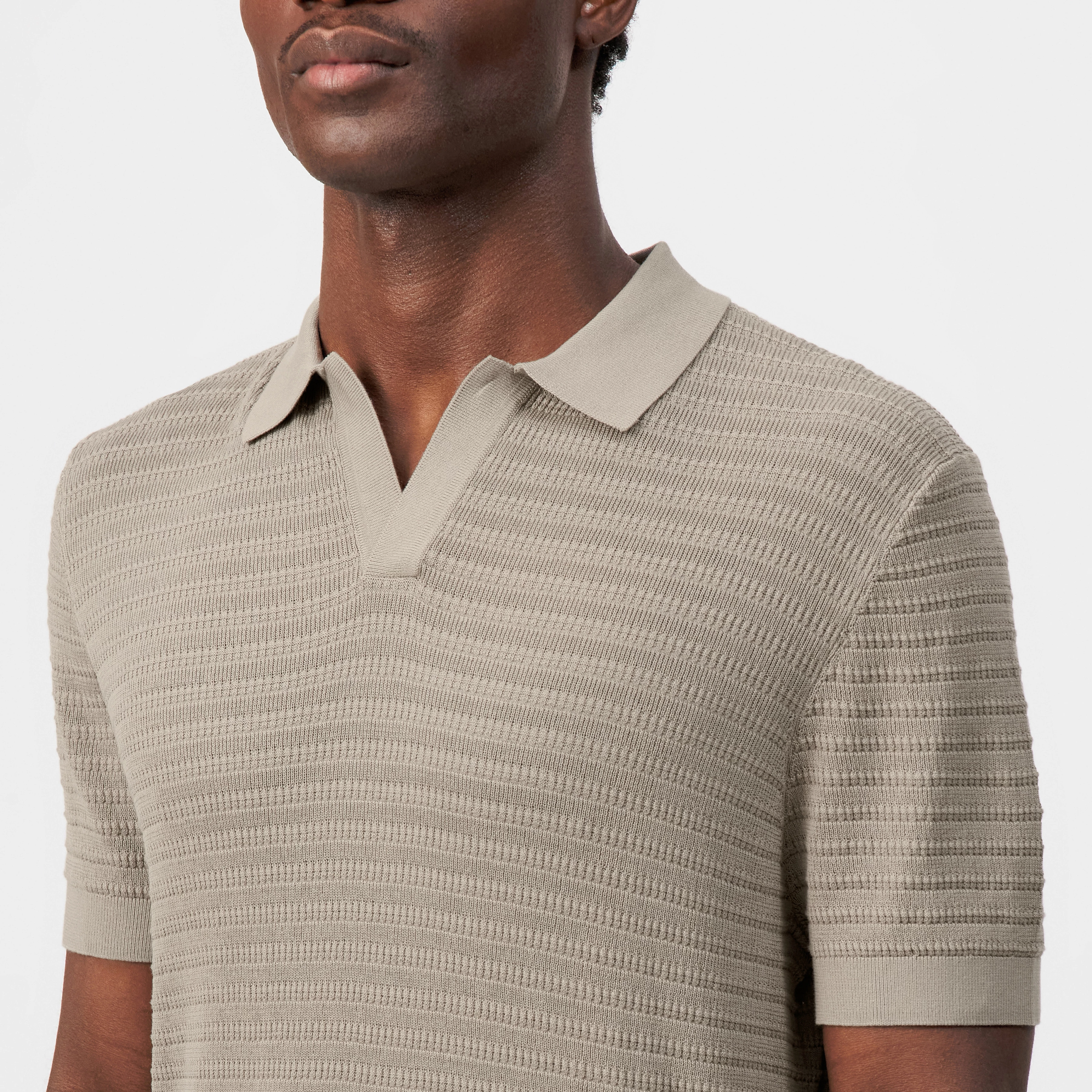 BRAIAN - Knitted polo in mercerised cotton - men - beige - Detailansicht am Model