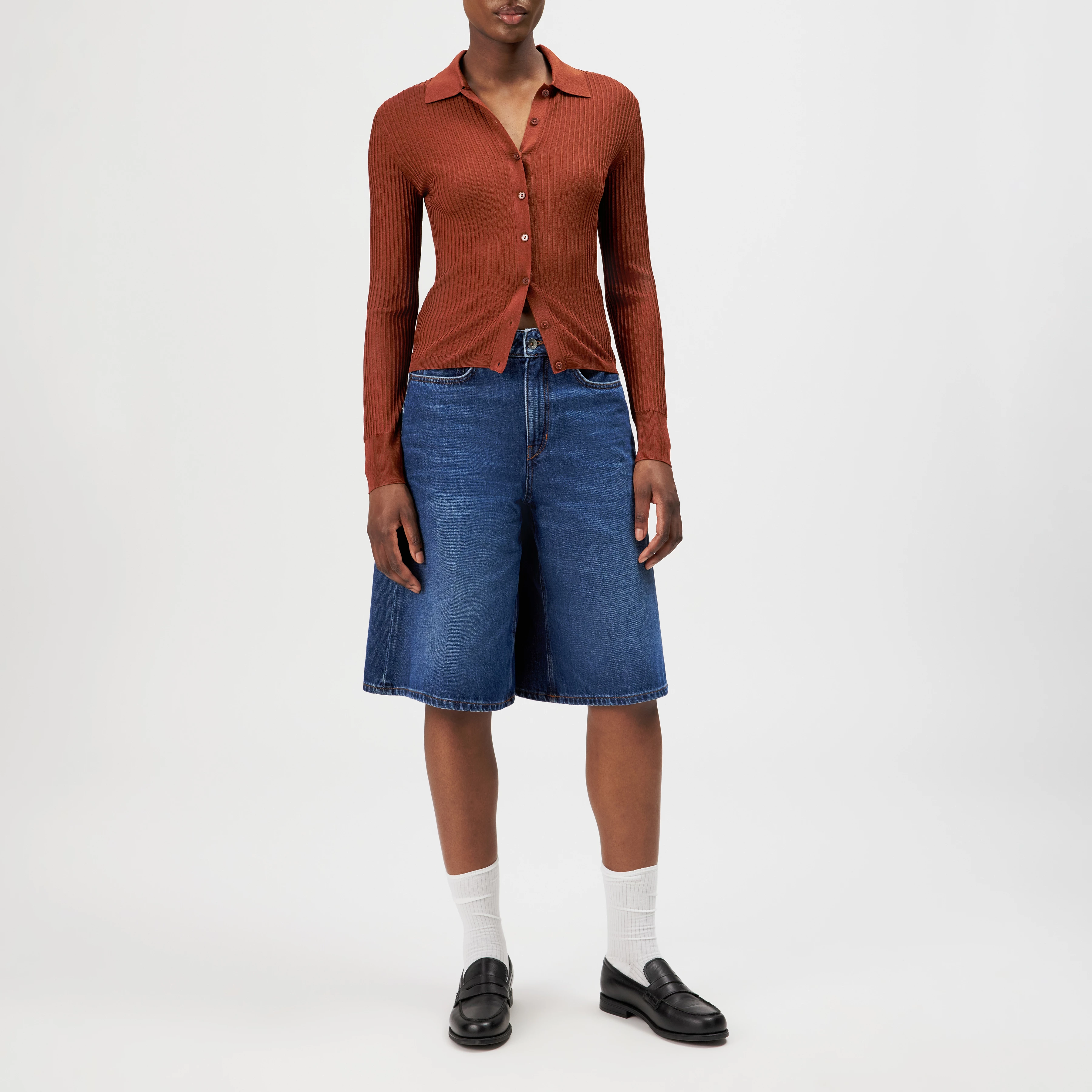 ARHANYA - Cardigan ajusté en maille, pur acétate - women - rouge - Ganzkörper-Frontansicht