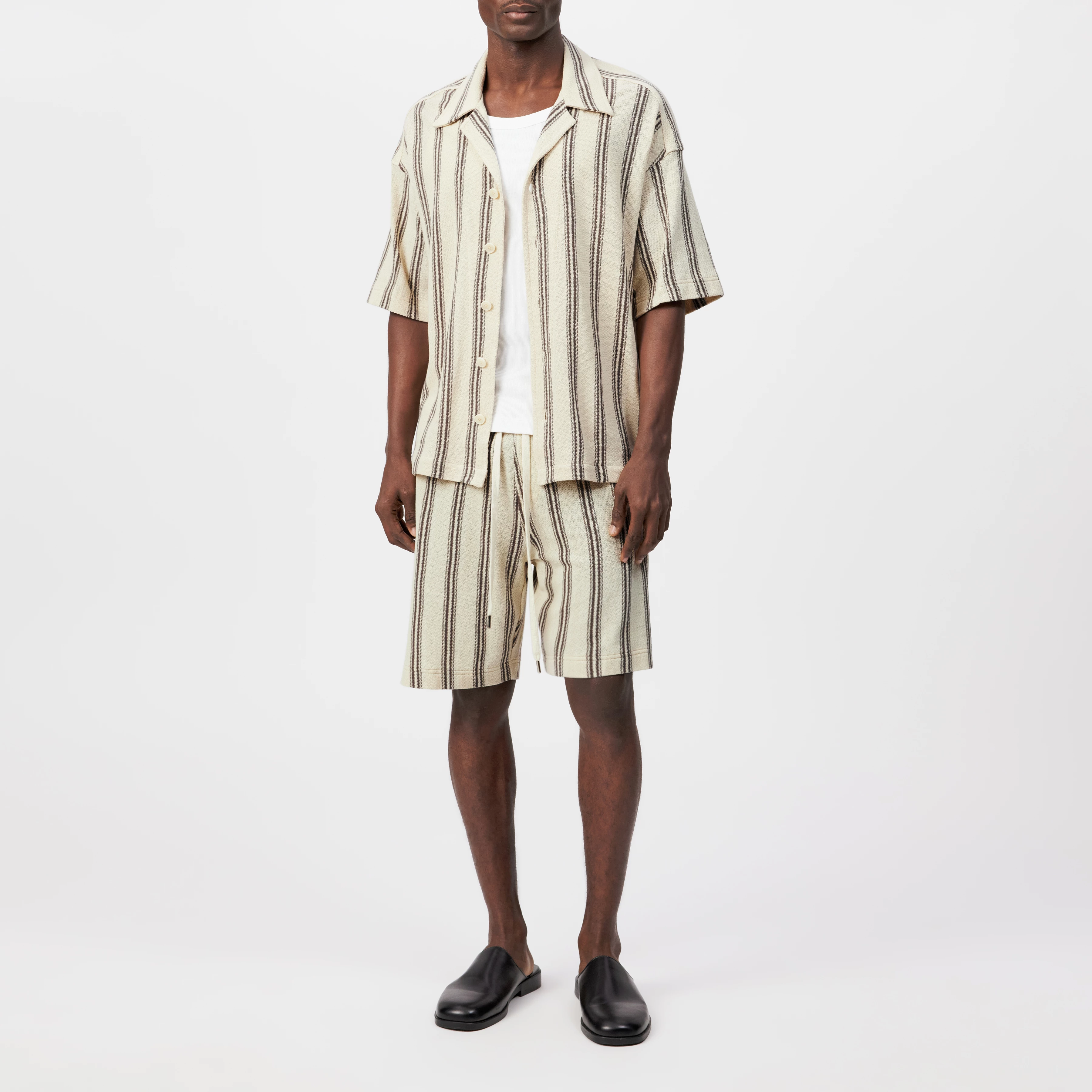 BASIIL - Relaxed jersey, striped, short-sleeve shirt - men - beige - Ganzkörper-Frontansicht