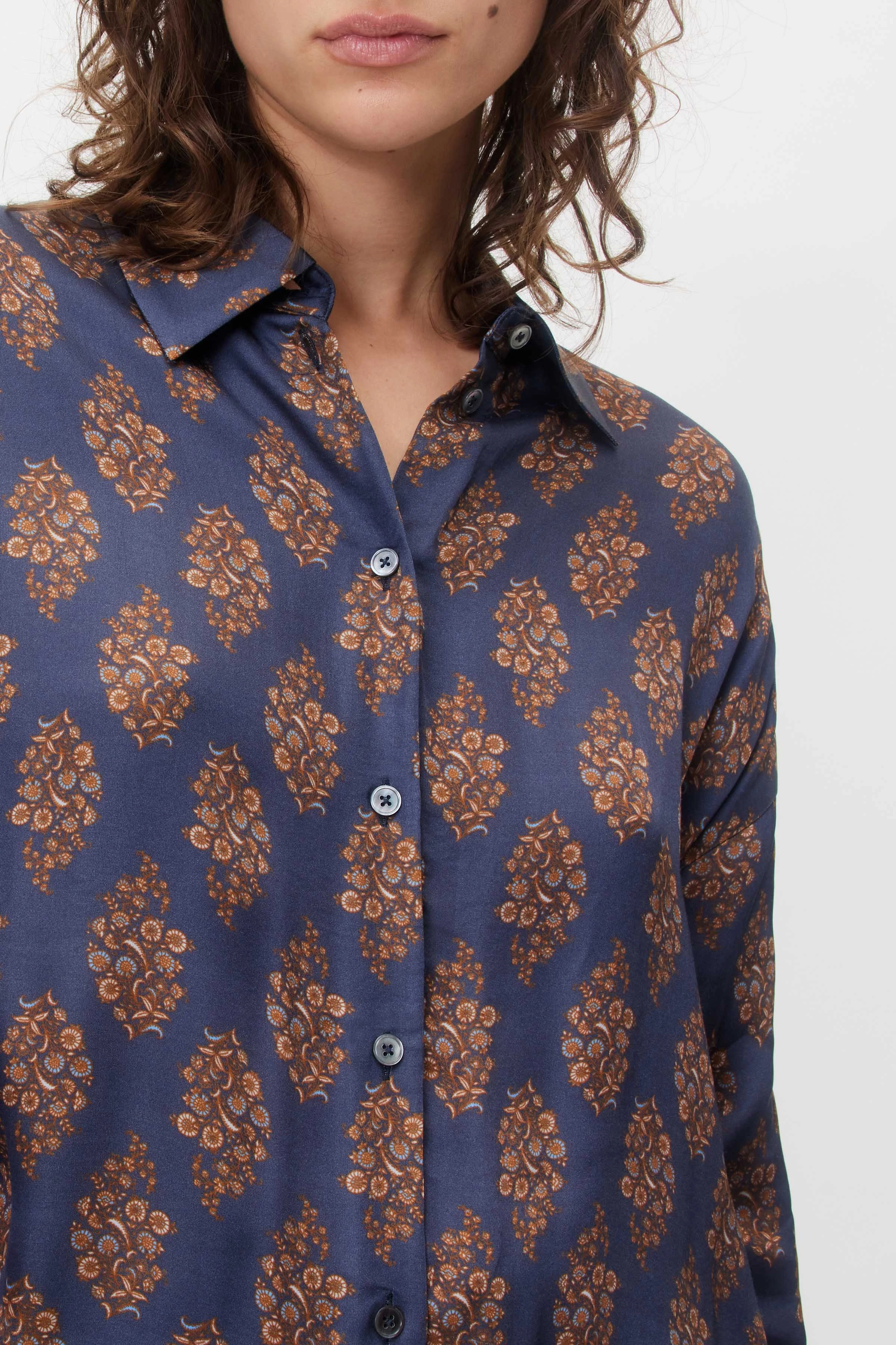 CLOELIA - viskoe satin shirt blouse - women - blue - Seitenansicht