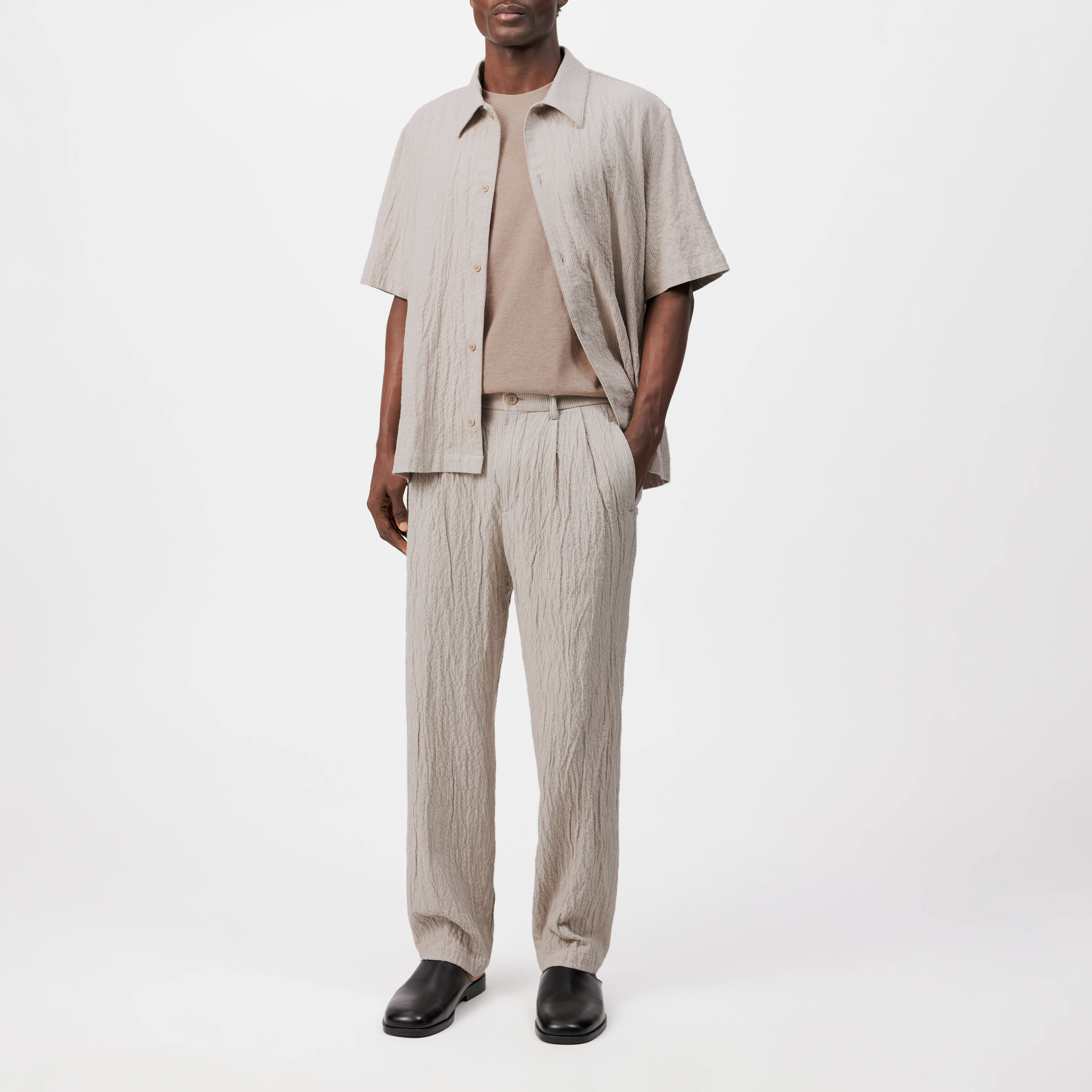 MERYN - Short-sleeve shirt in crinkle look - men - beige - Ganzkörper-Frontansicht